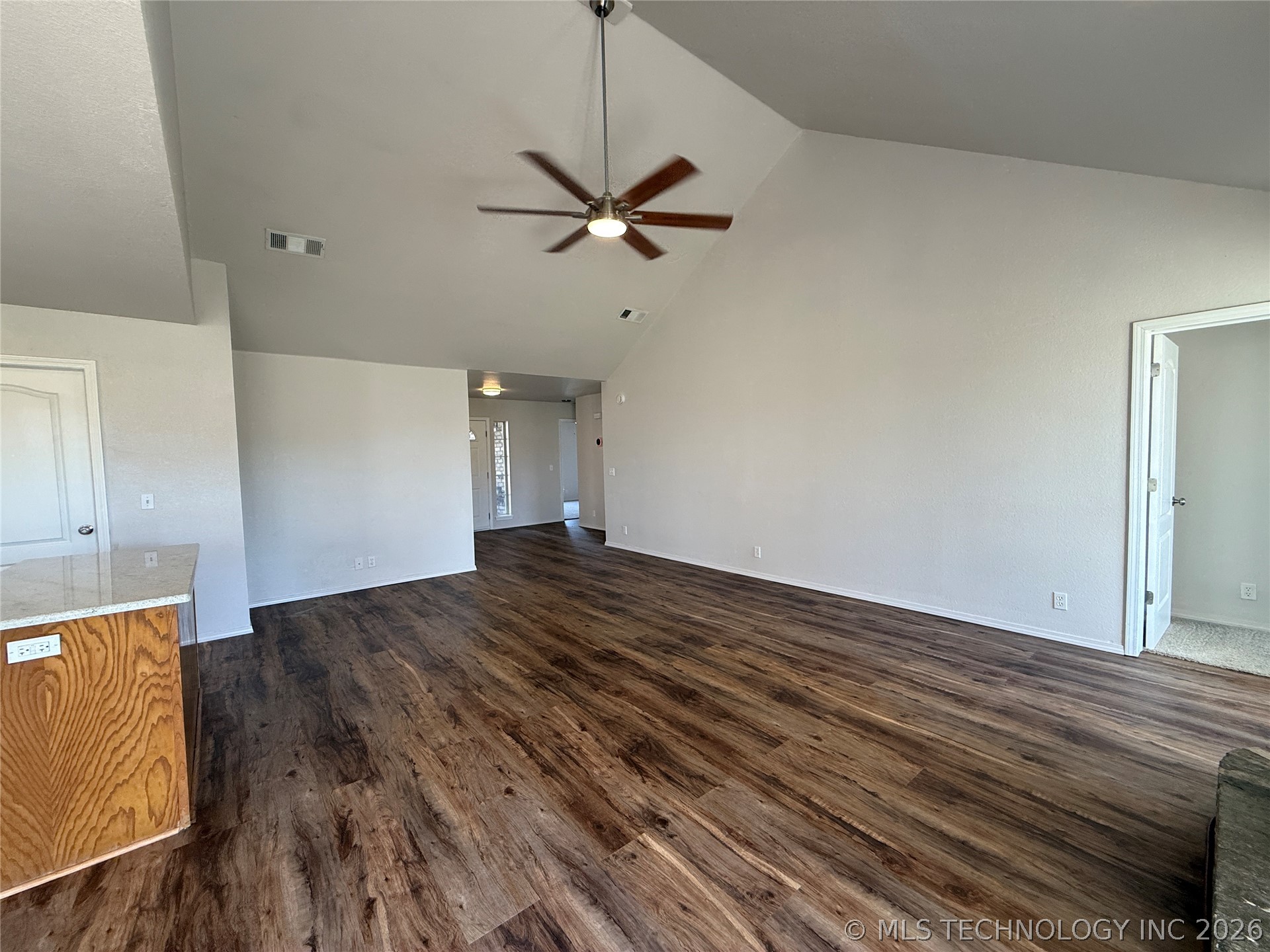 3728 S 195th Avenue Property Photo 5