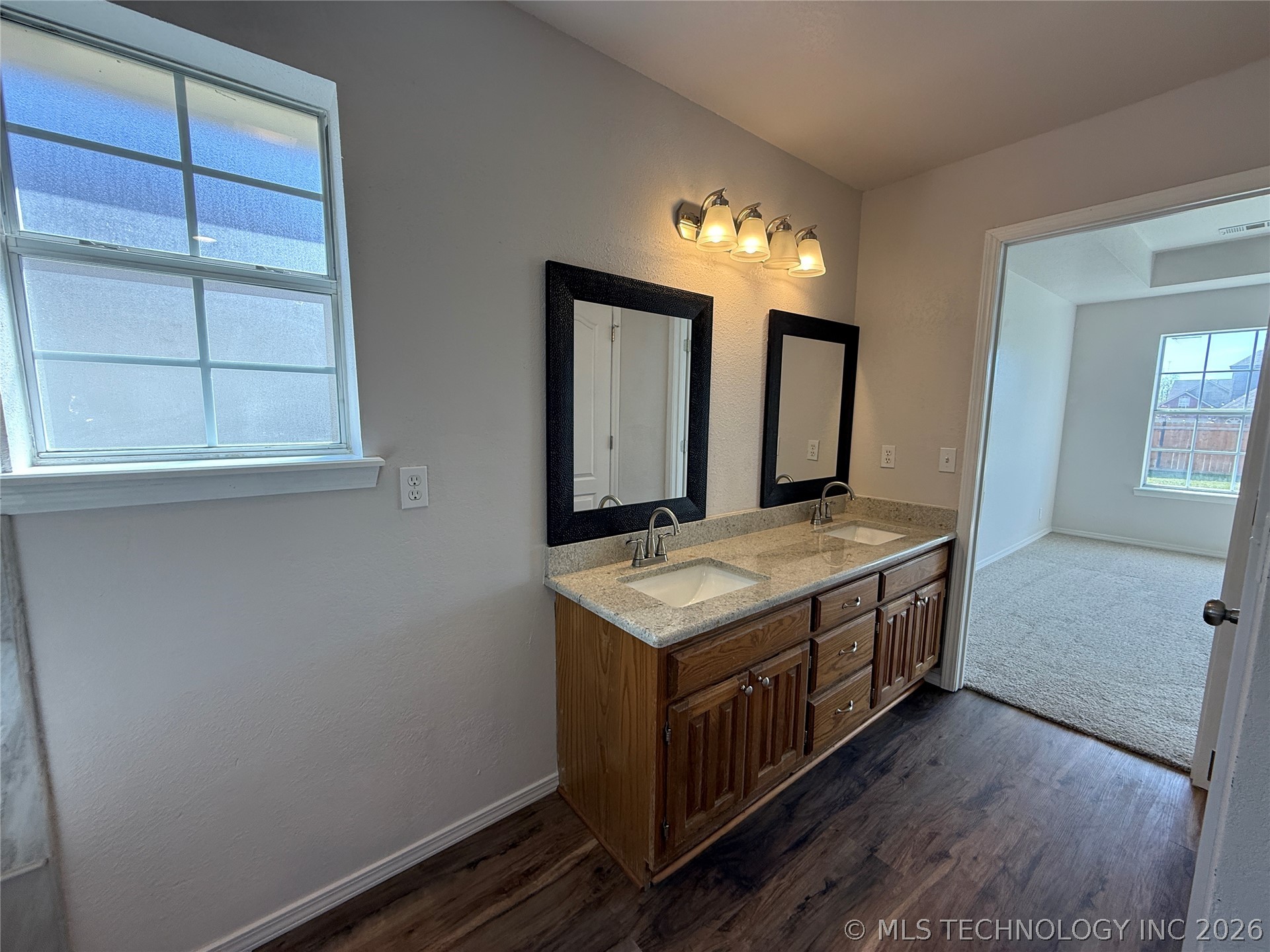 3728 S 195th Avenue Property Photo 15