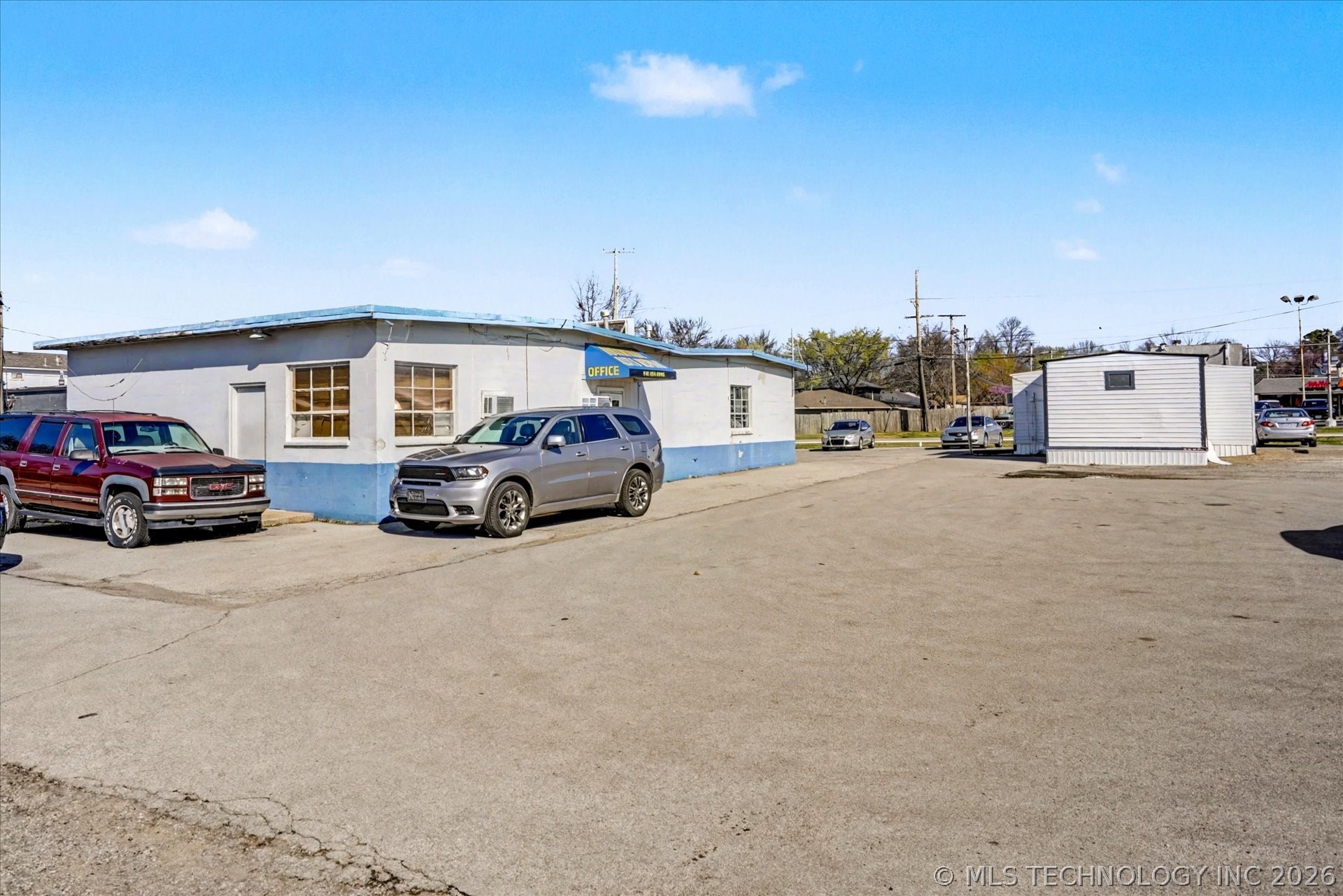 213 E Kenosha Street Property Photo 5