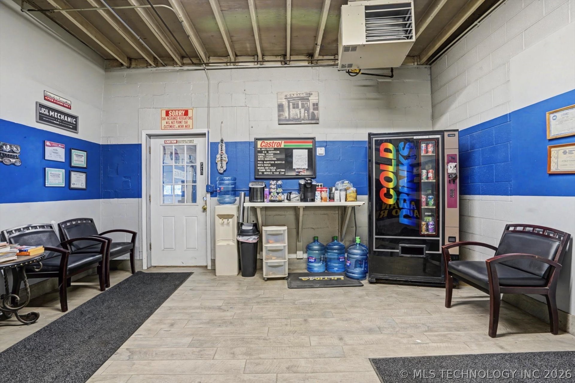 213 E Kenosha Street Property Photo 8