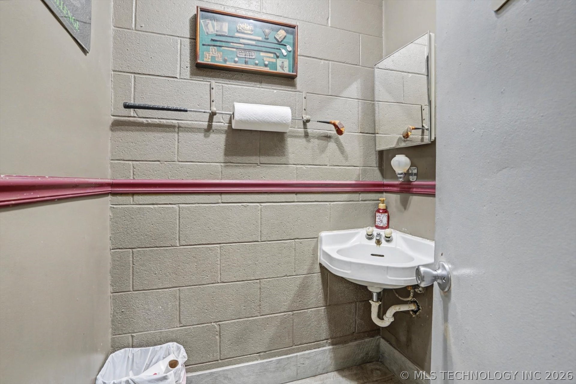 213 E Kenosha Street Property Photo 14