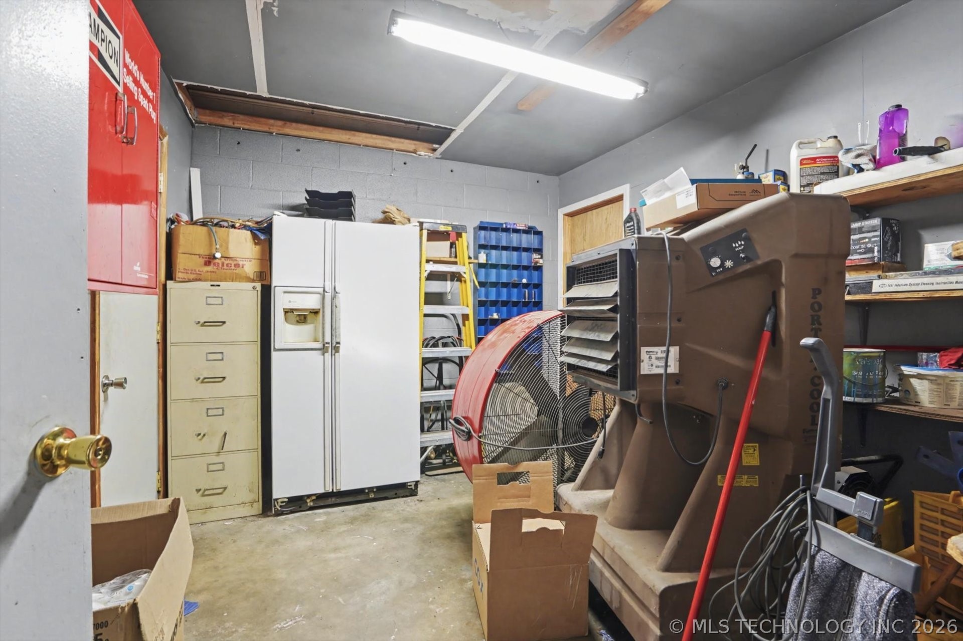 213 E Kenosha Street Property Photo 15