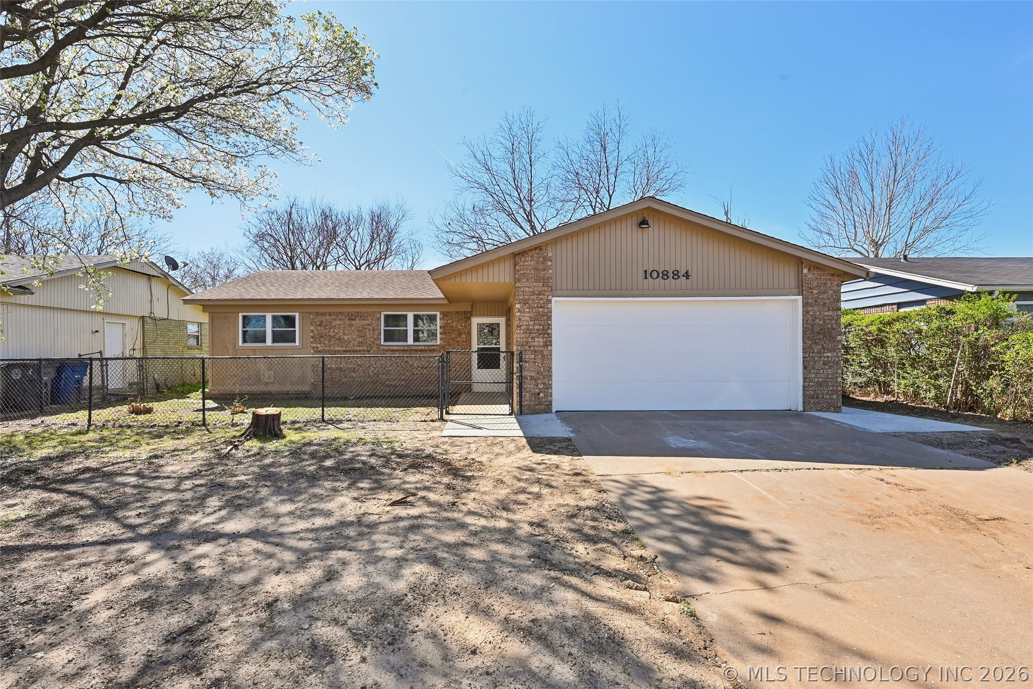 10884 E 33rd Court Property Photo 1