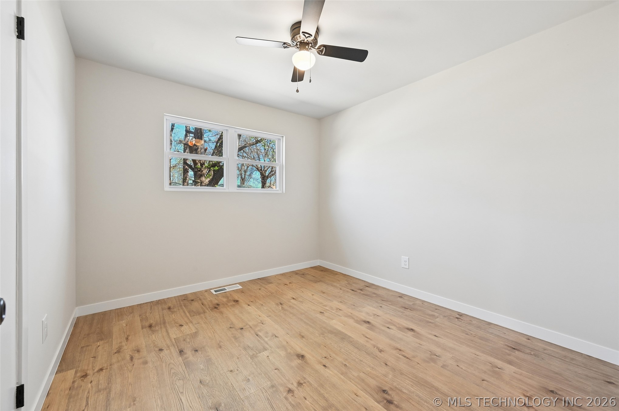 10884 E 33rd Court Property Photo 7