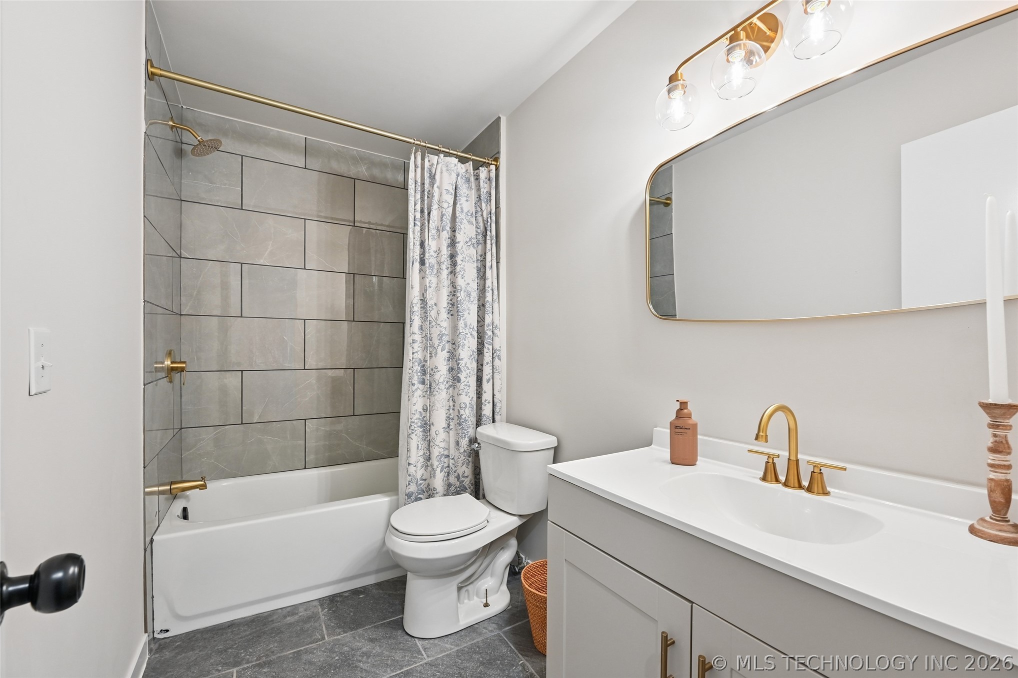 10884 E 33rd Court Property Photo 11