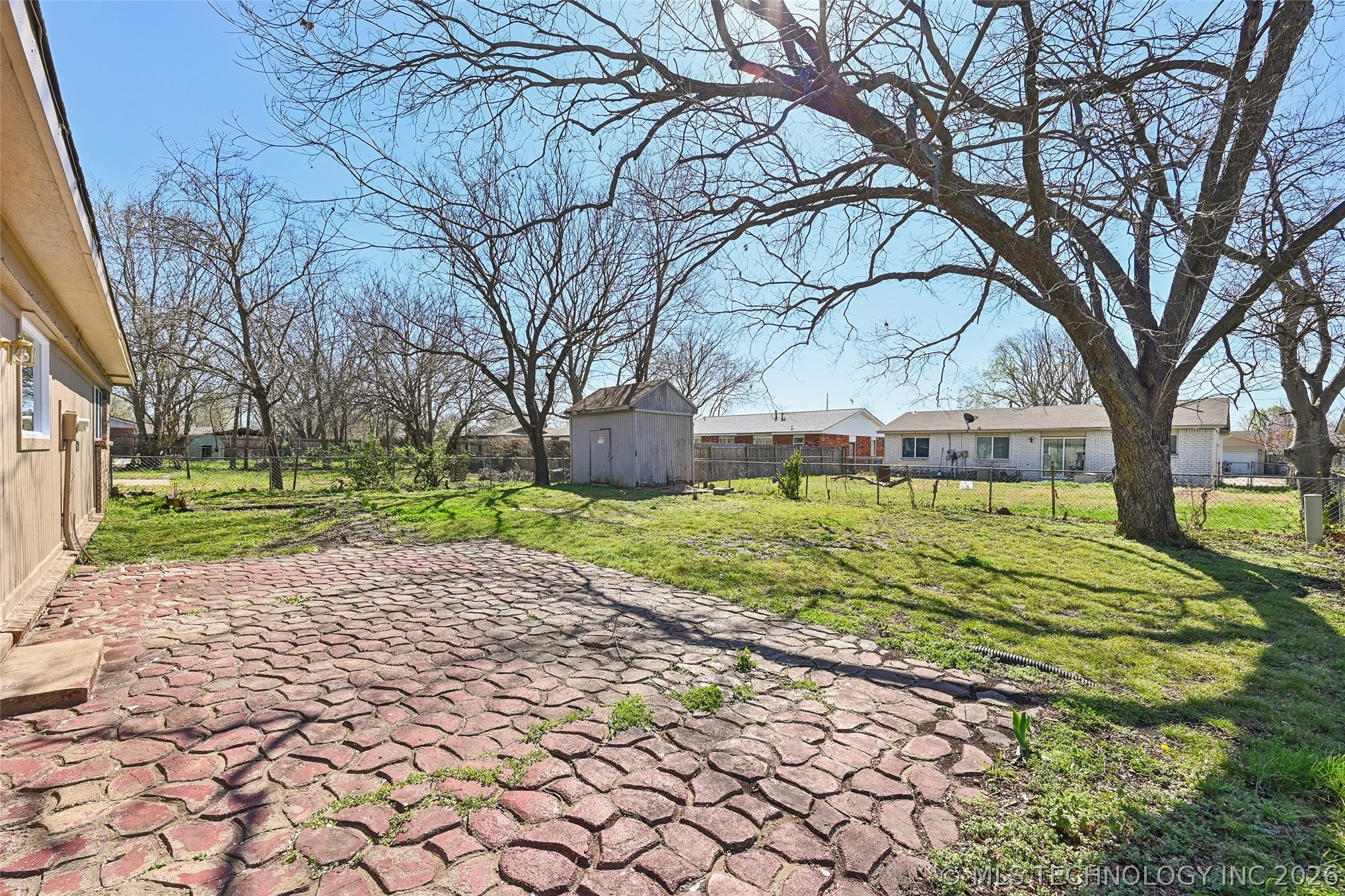10884 E 33rd Court Property Photo 13
