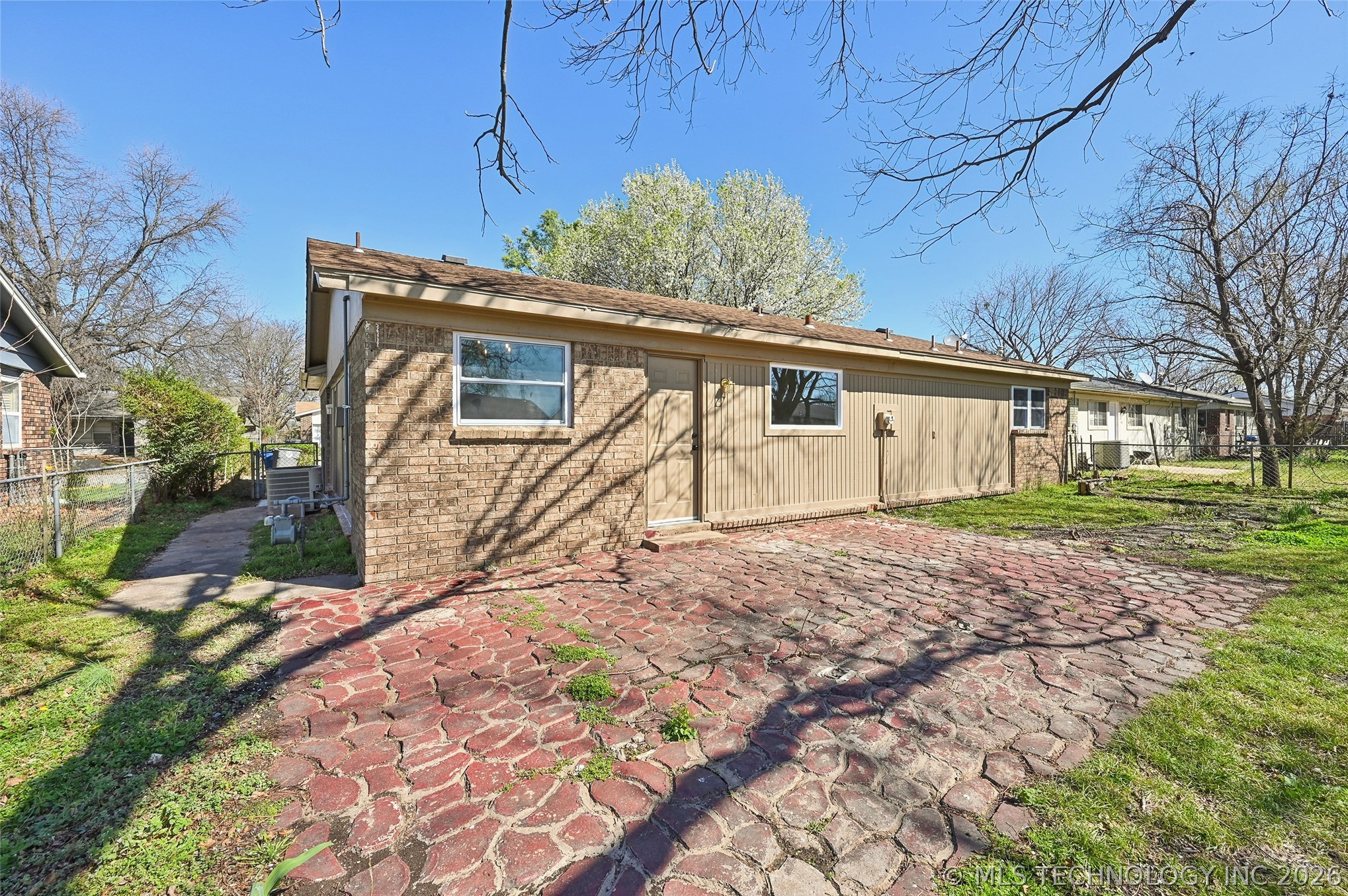 10884 E 33rd Court Property Photo 14