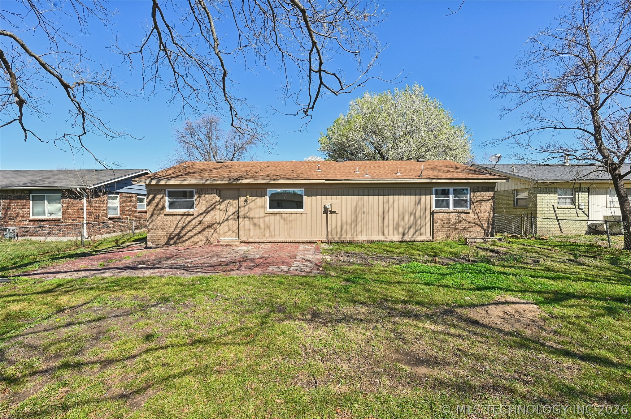 10884 E 33rd Court Property Photo 15
