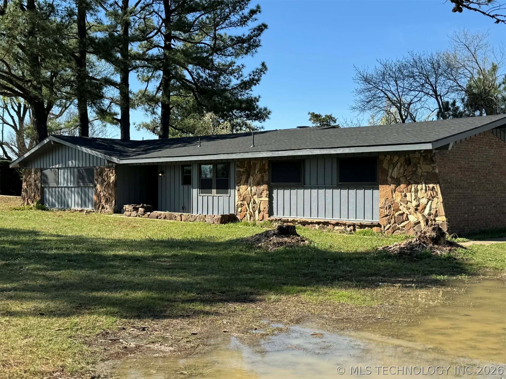 152 W Hereford Lane Property Photo 1