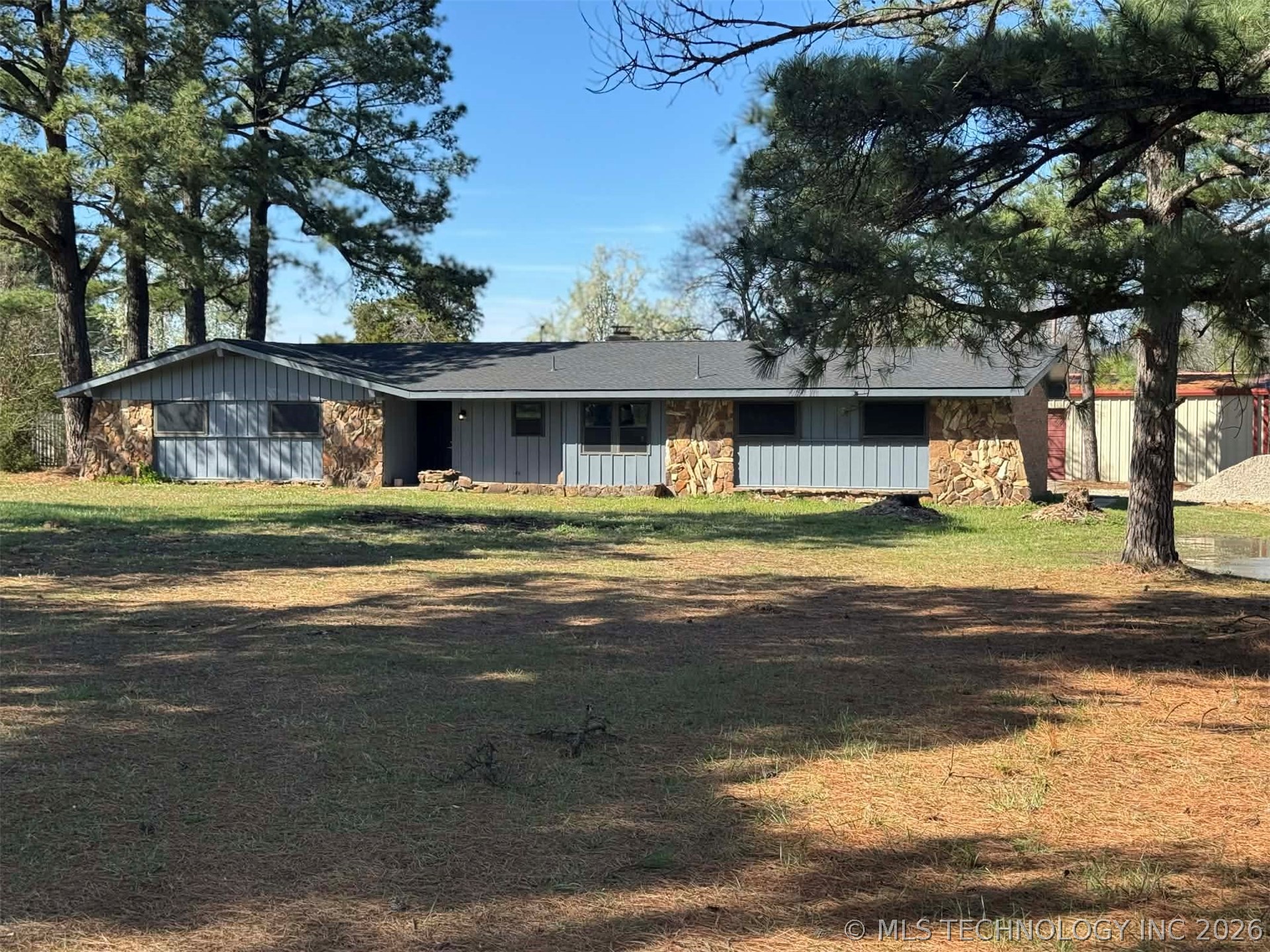 152 W Hereford Lane Property Photo 2