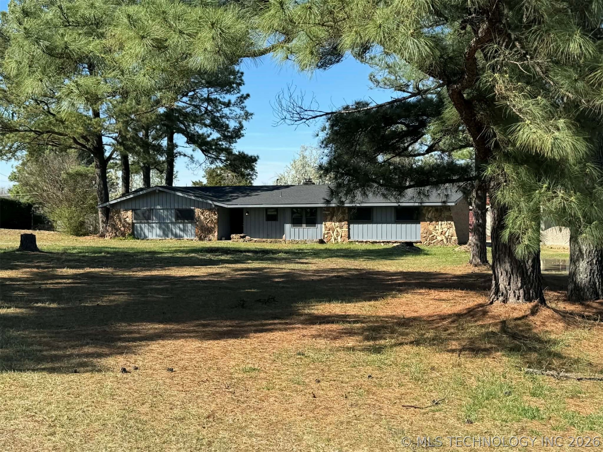 152 W Hereford Lane Property Photo 3