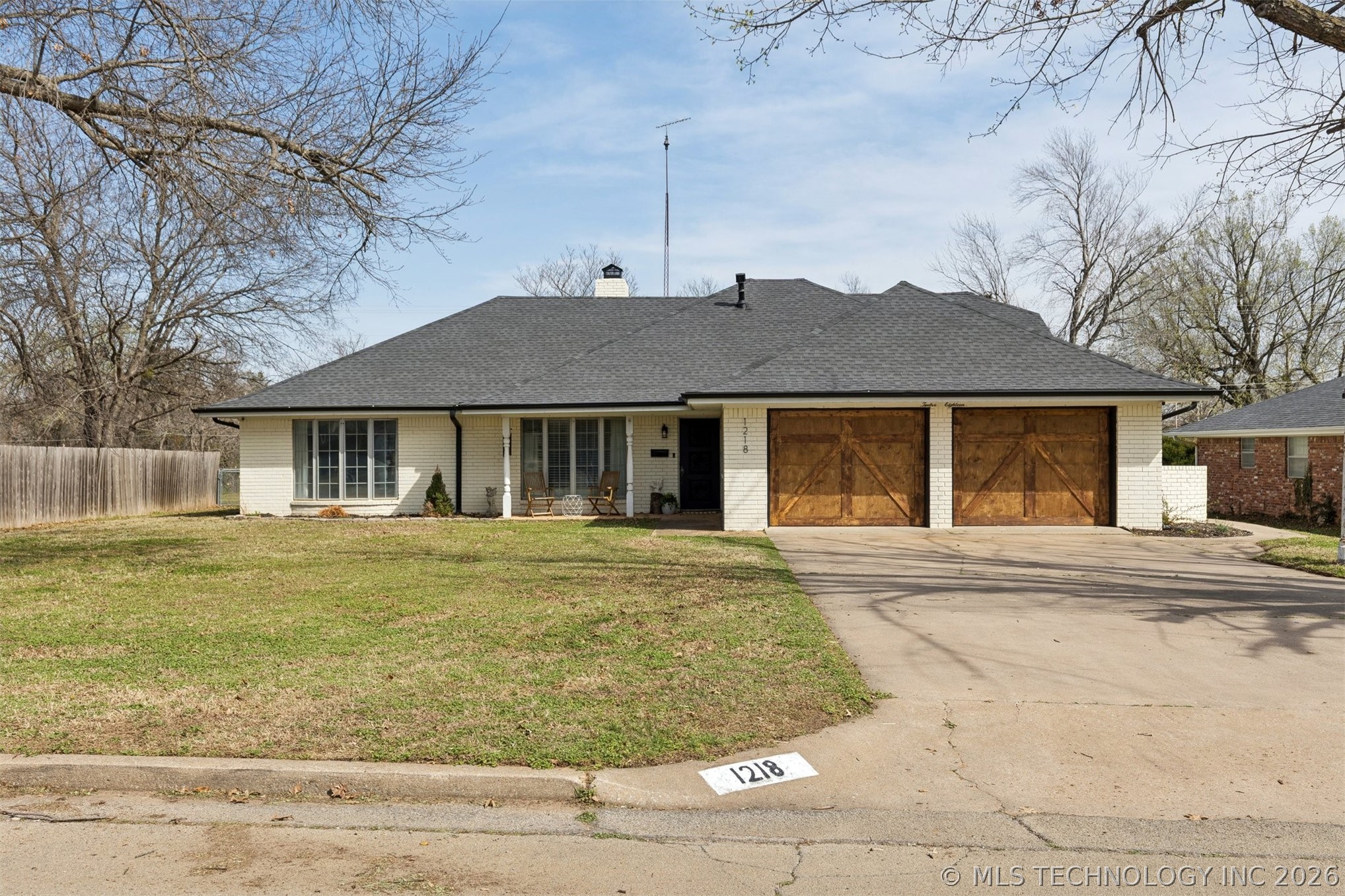 1218 S Highland Avenue Property Photo 1