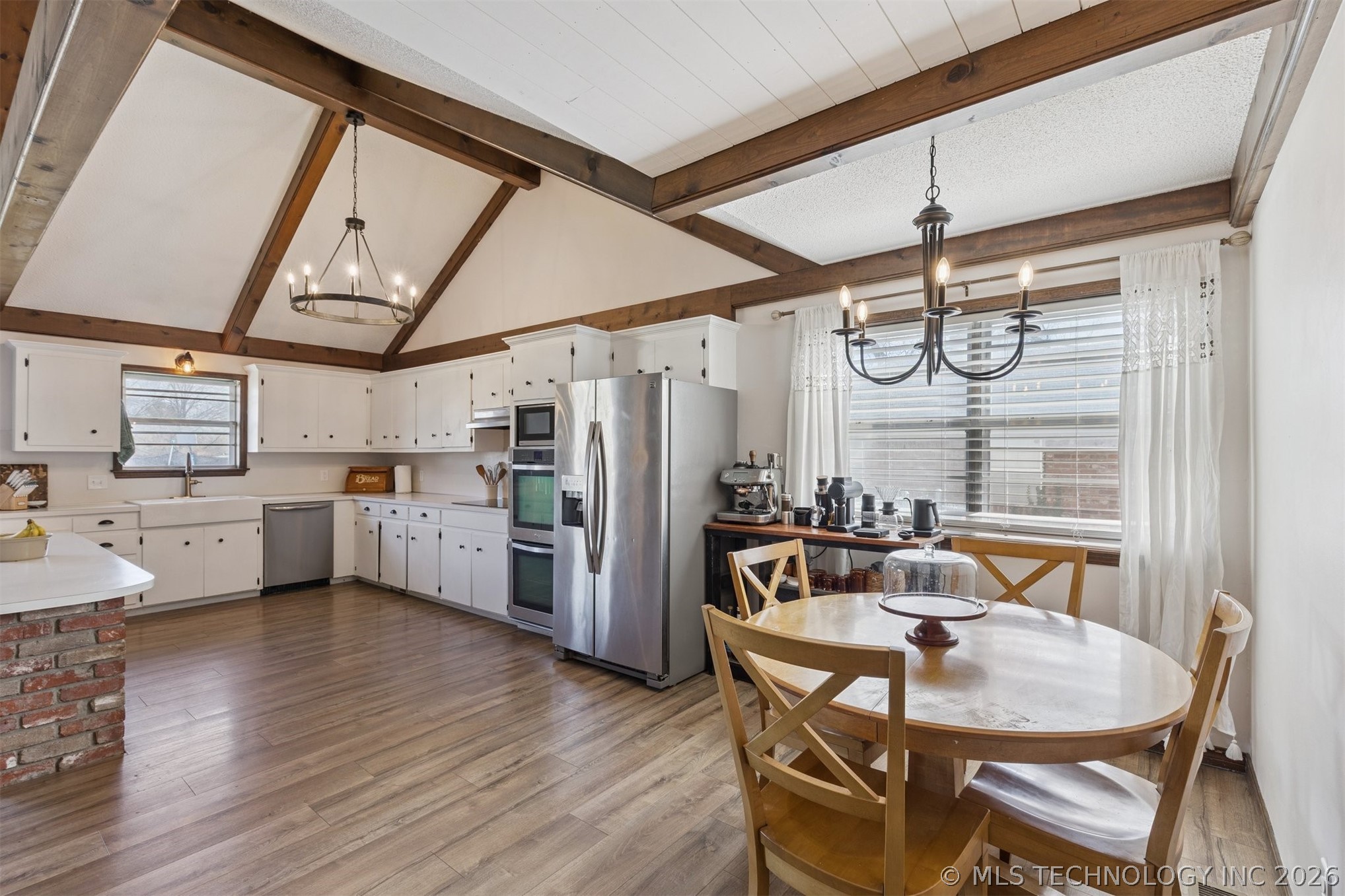 1218 S Highland Avenue Property Photo 3