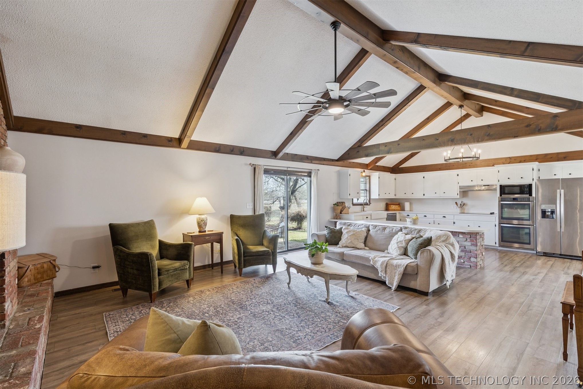 1218 S Highland Avenue Property Photo 6
