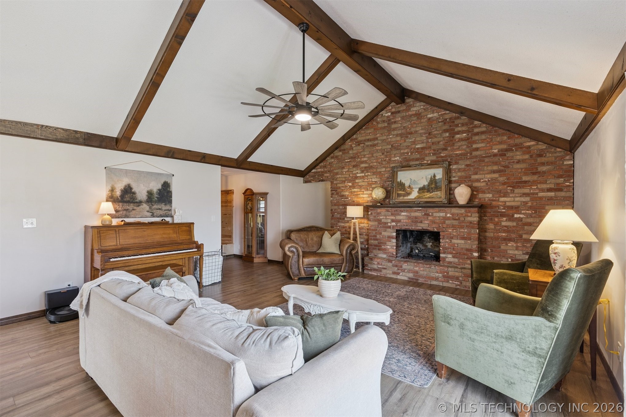 1218 S Highland Avenue Property Photo 8
