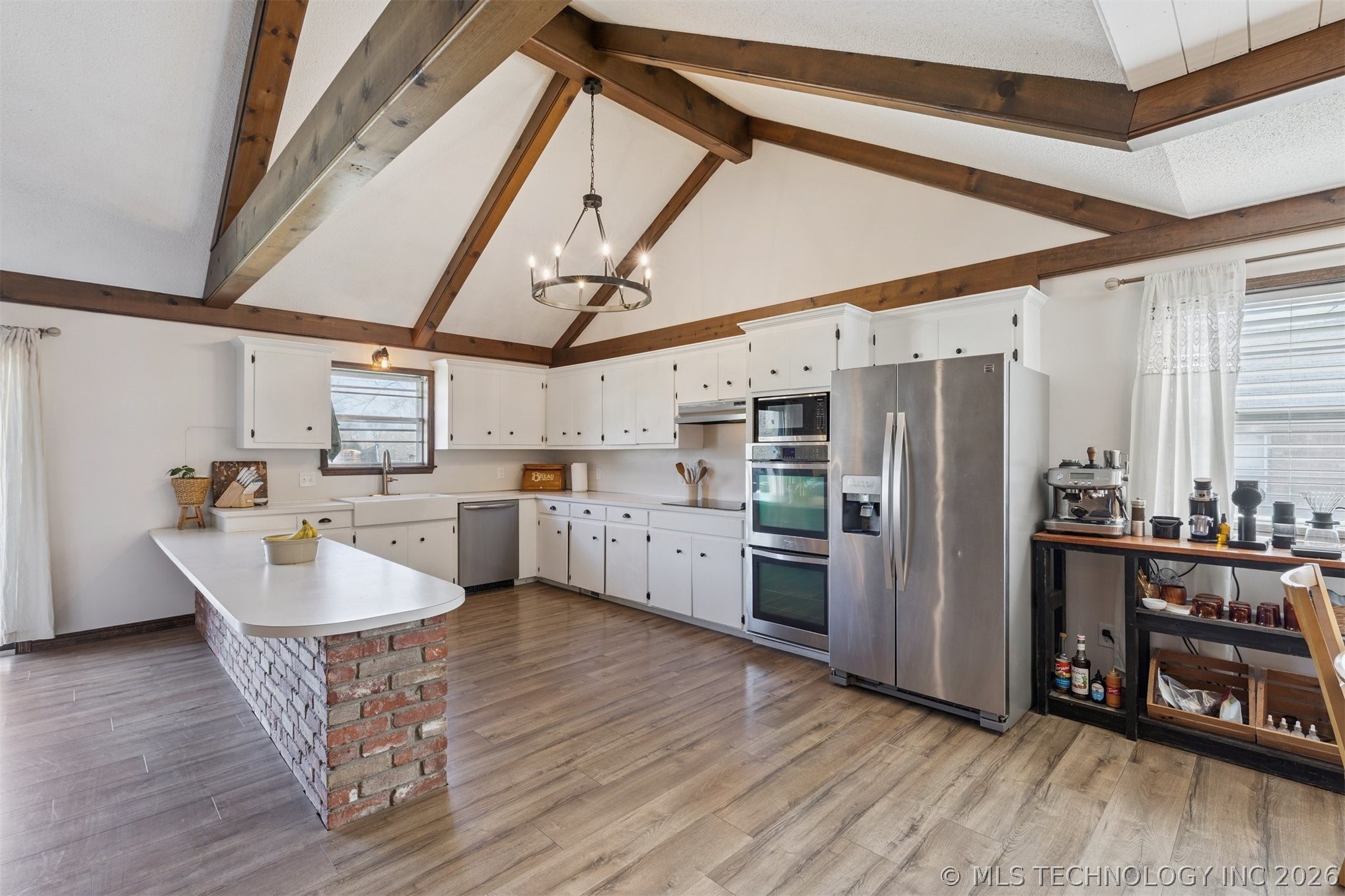 1218 S Highland Avenue Property Photo 11