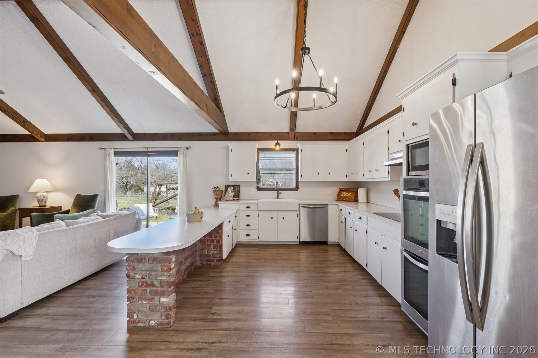 1218 S Highland Avenue Property Photo 12