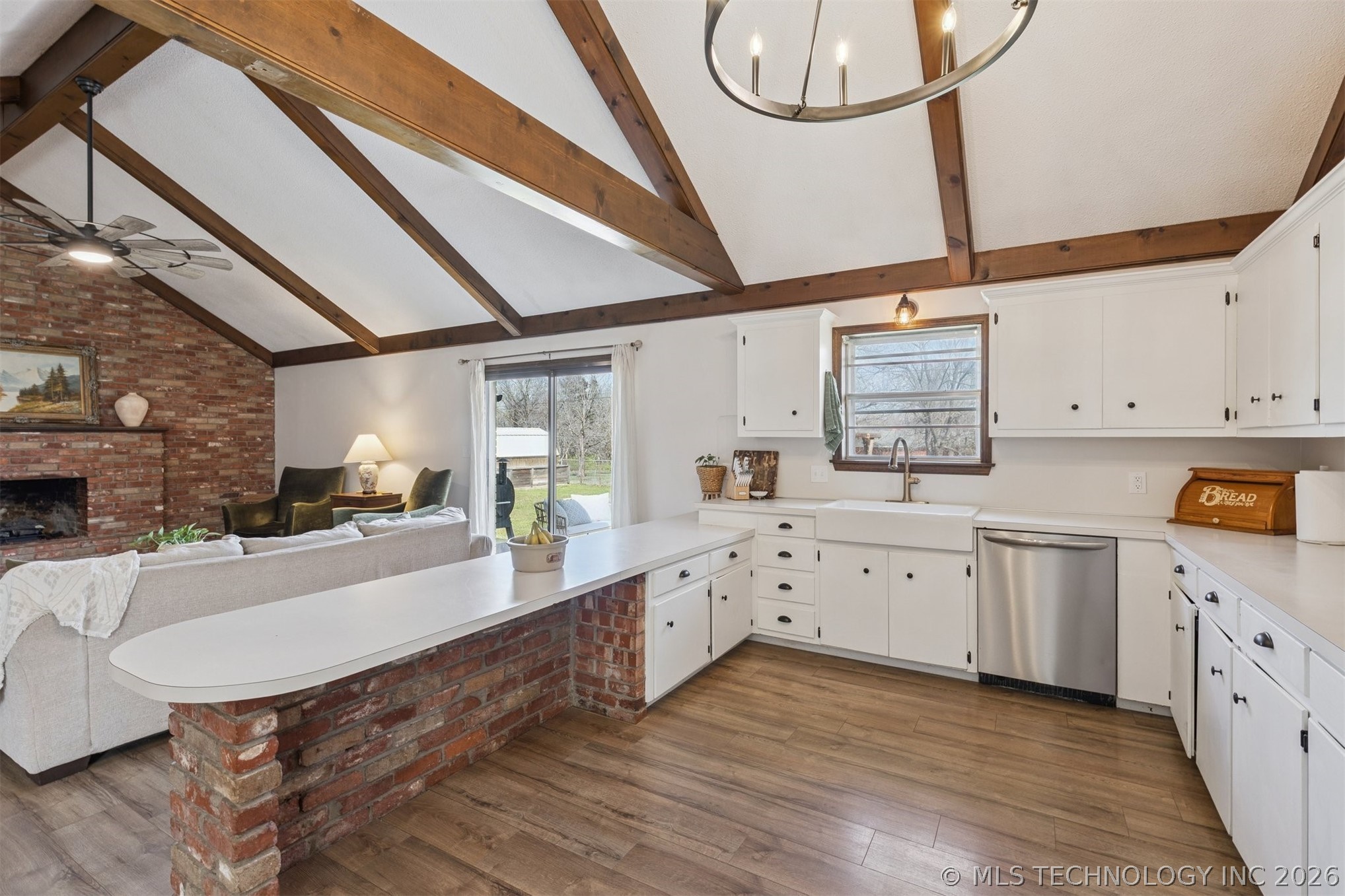 1218 S Highland Avenue Property Photo 14