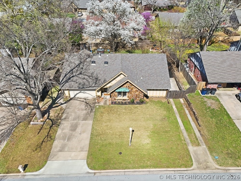4217 E 84th Place Property Photo 6