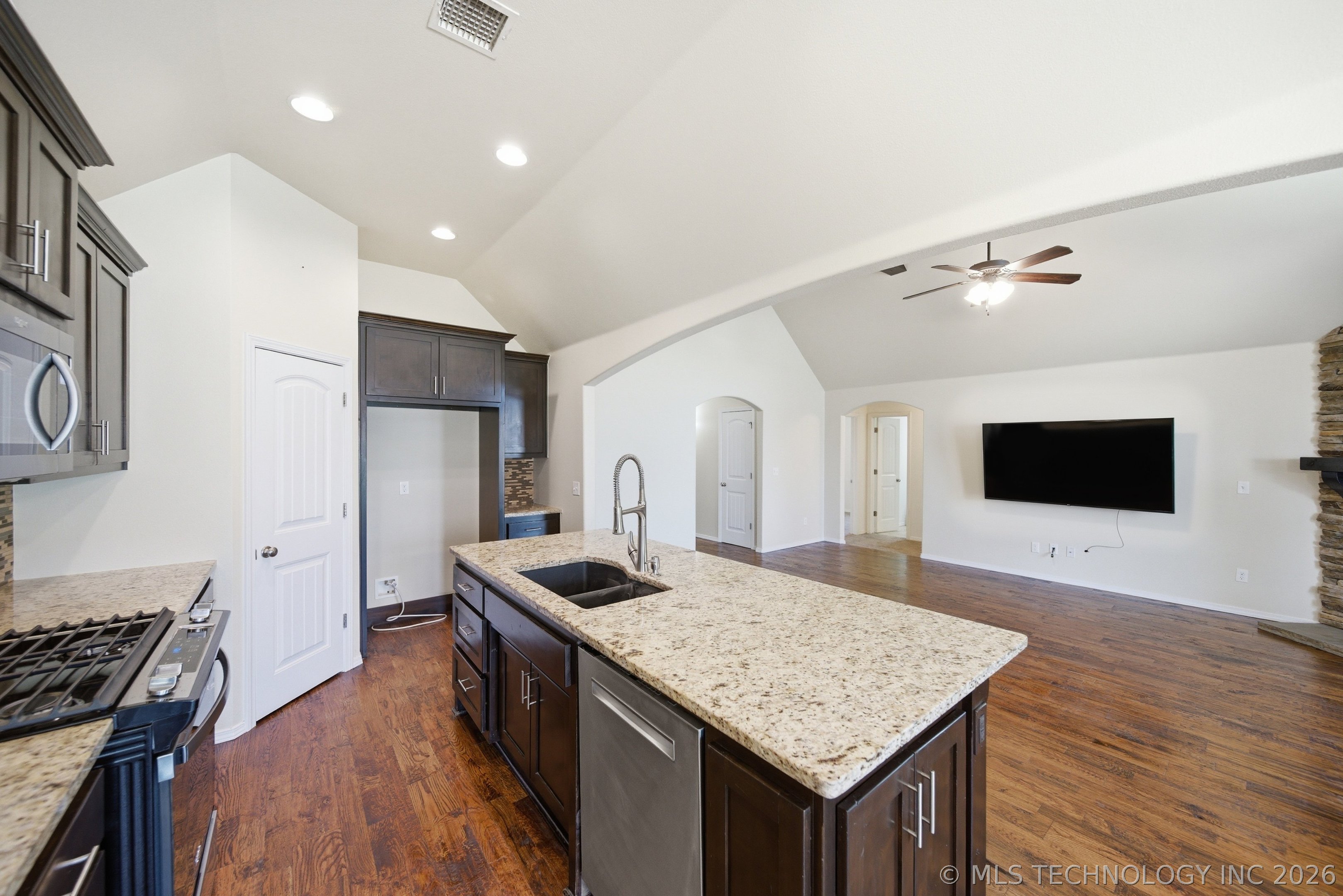 2900 W Mobile Street Property Photo 10