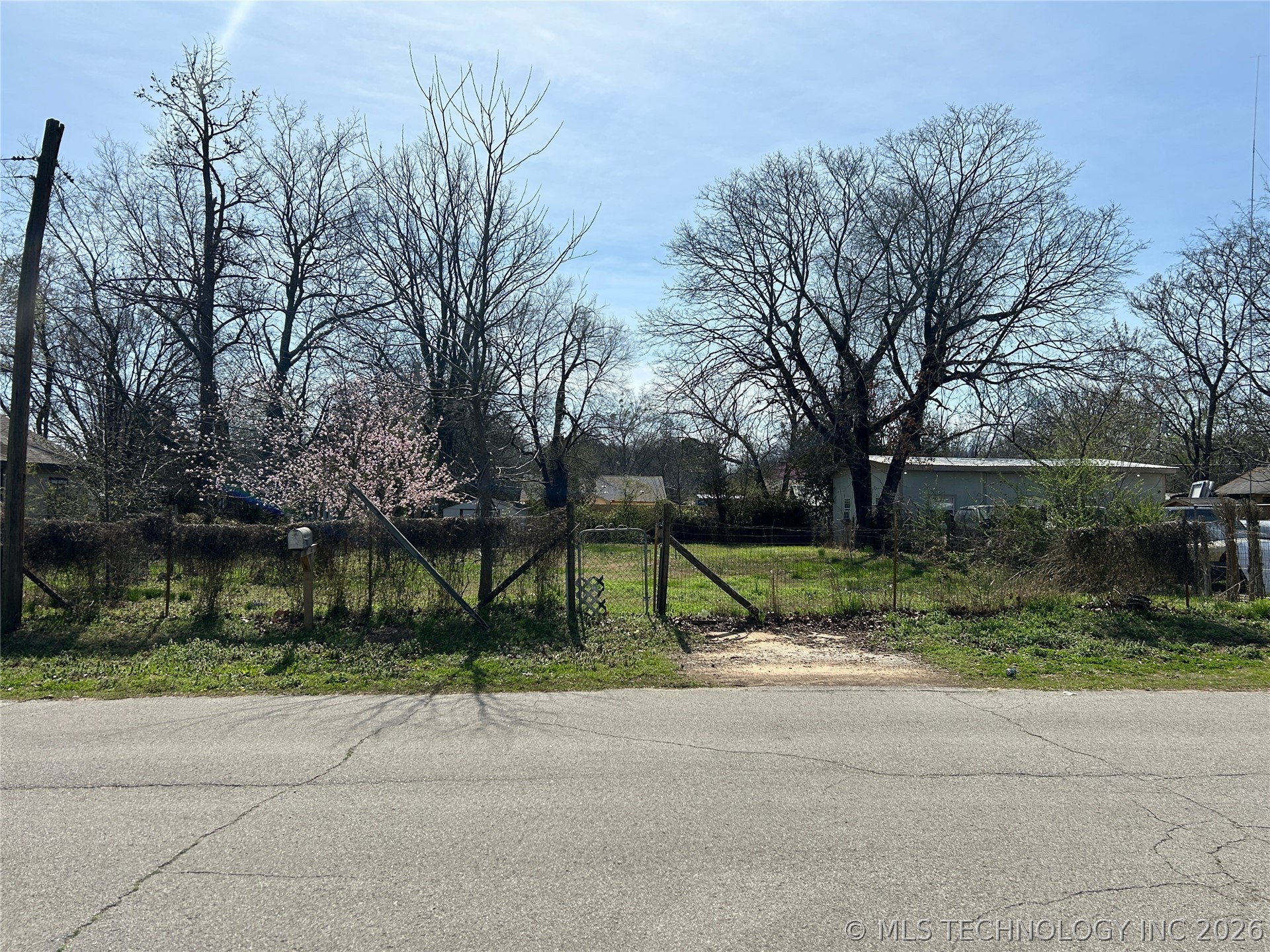 405 Earl Street Property Photo 8