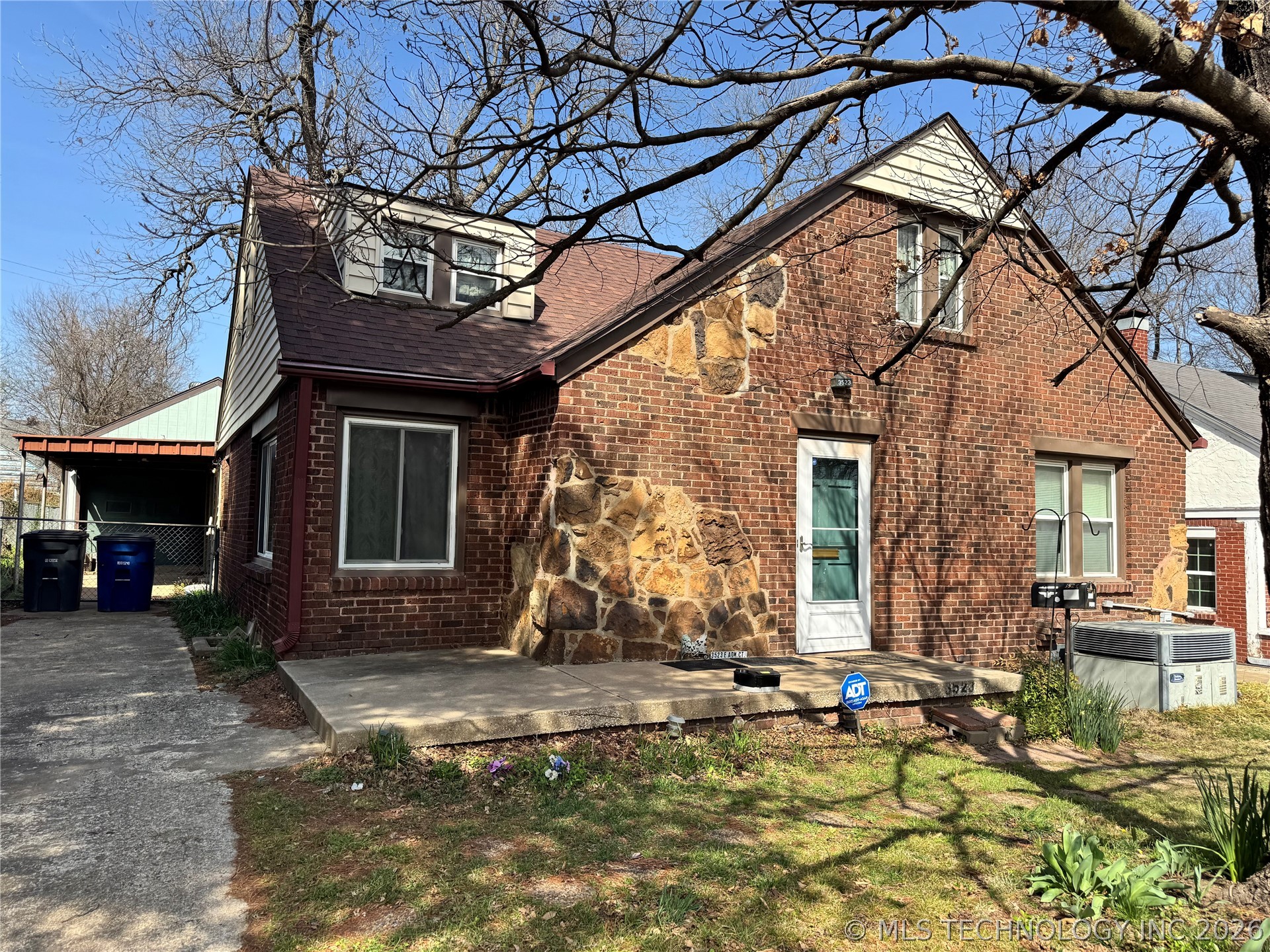 3523 E Admiral Court Property Photo 1