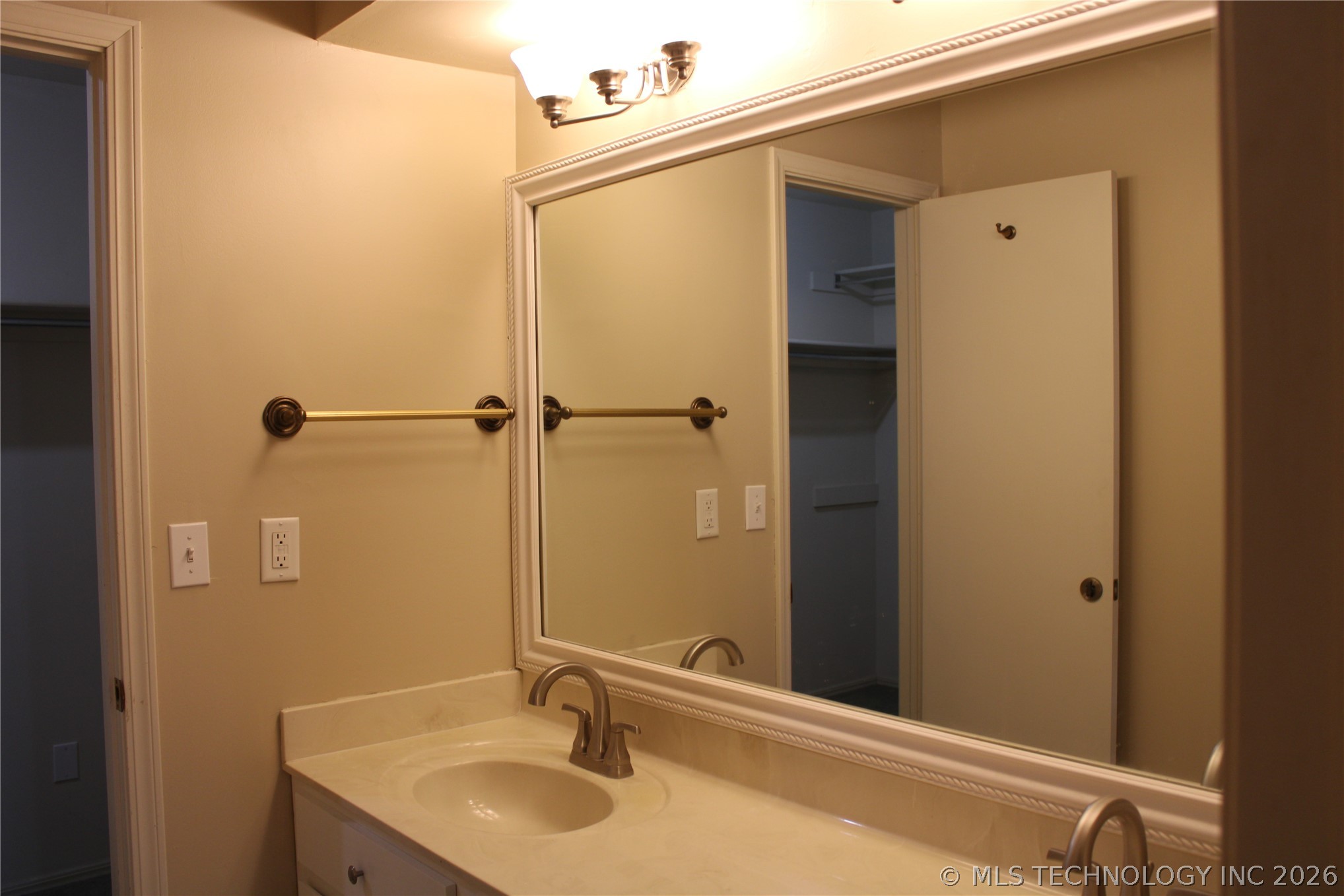 2857 E 84th Street 23 Property Photo 24