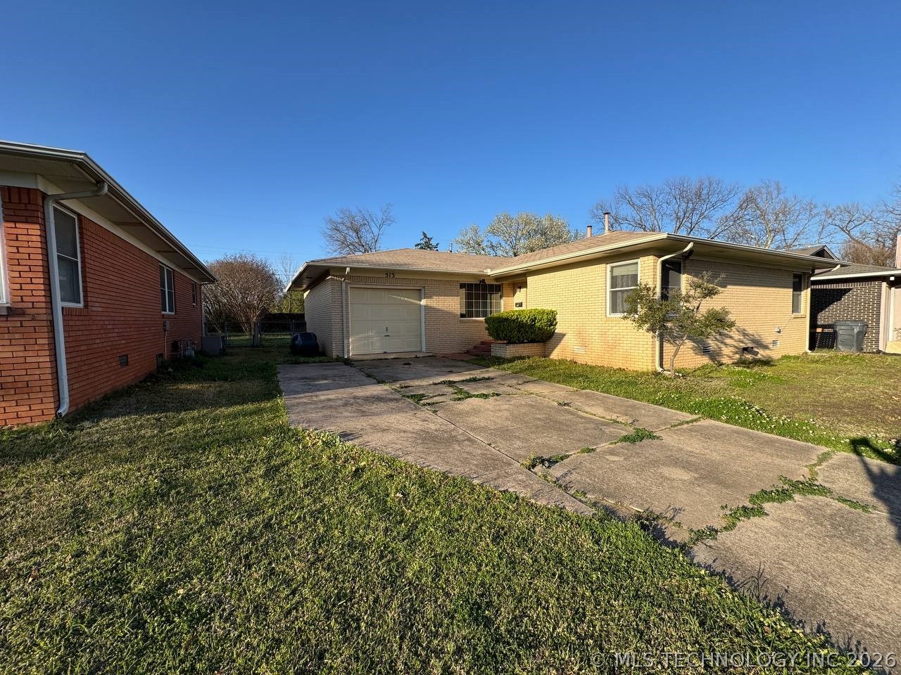 513 Northwest Boulevard Property Photo 2