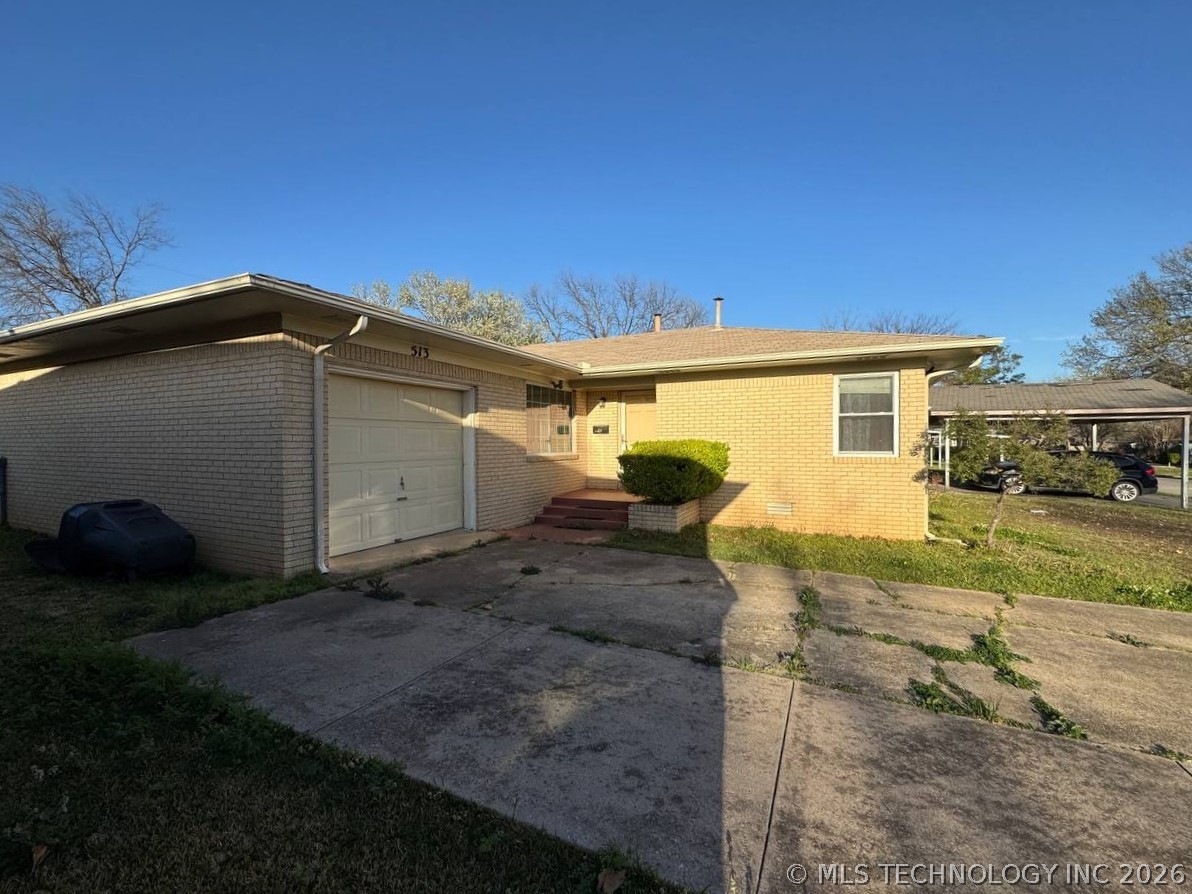 513 Northwest Boulevard Property Photo 3
