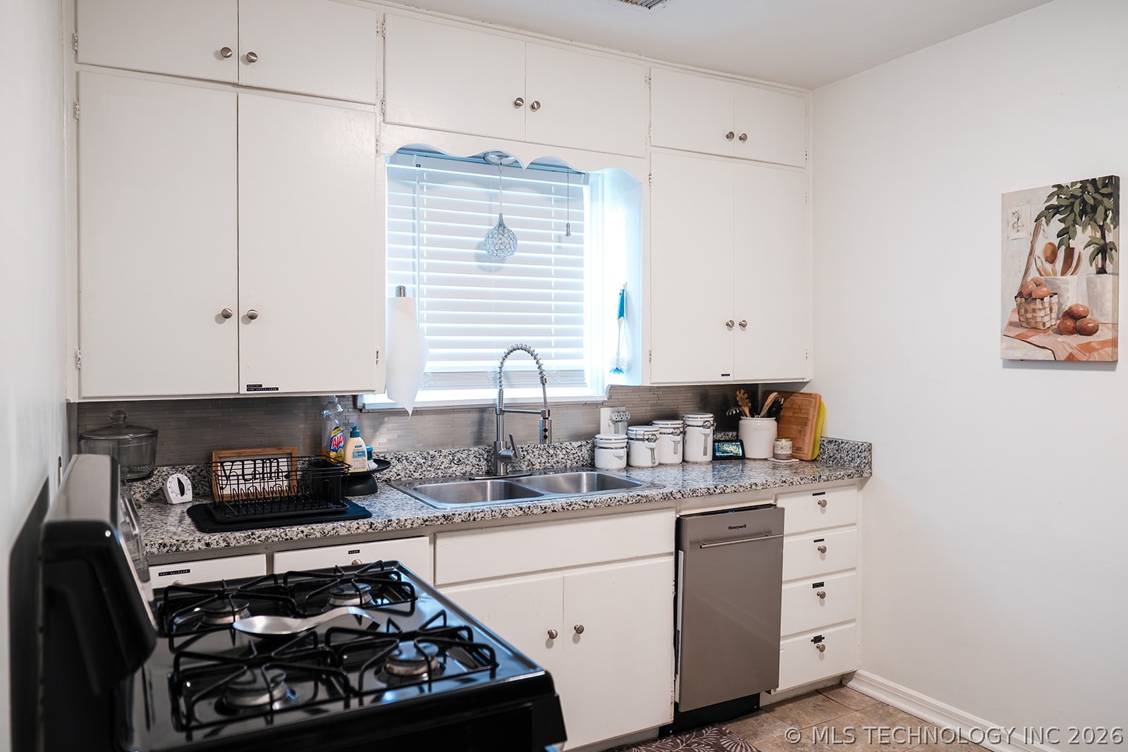 1228 S Yale Avenue Property Photo 15