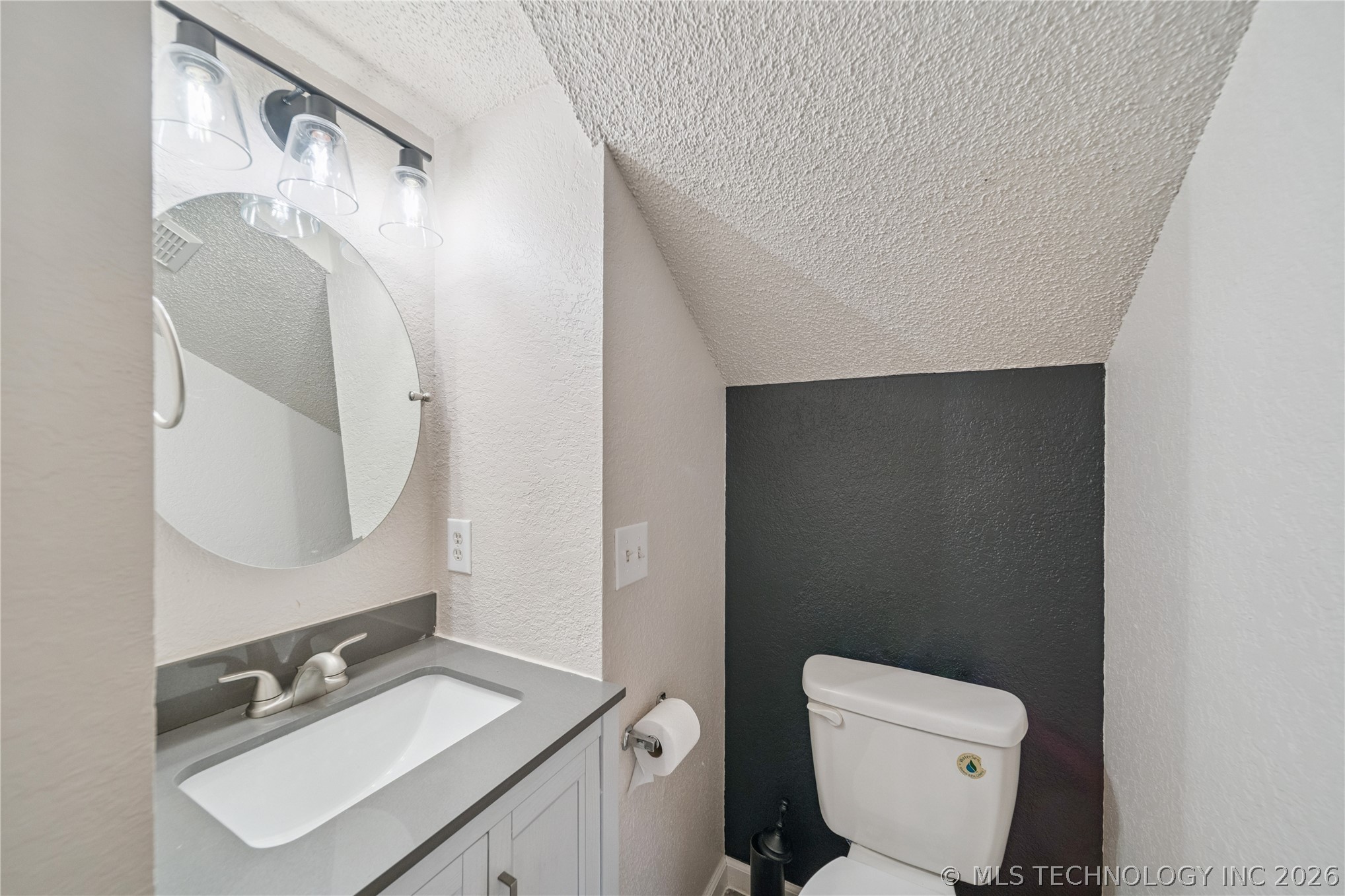 1490 Ash Hollow Street Property Photo 7