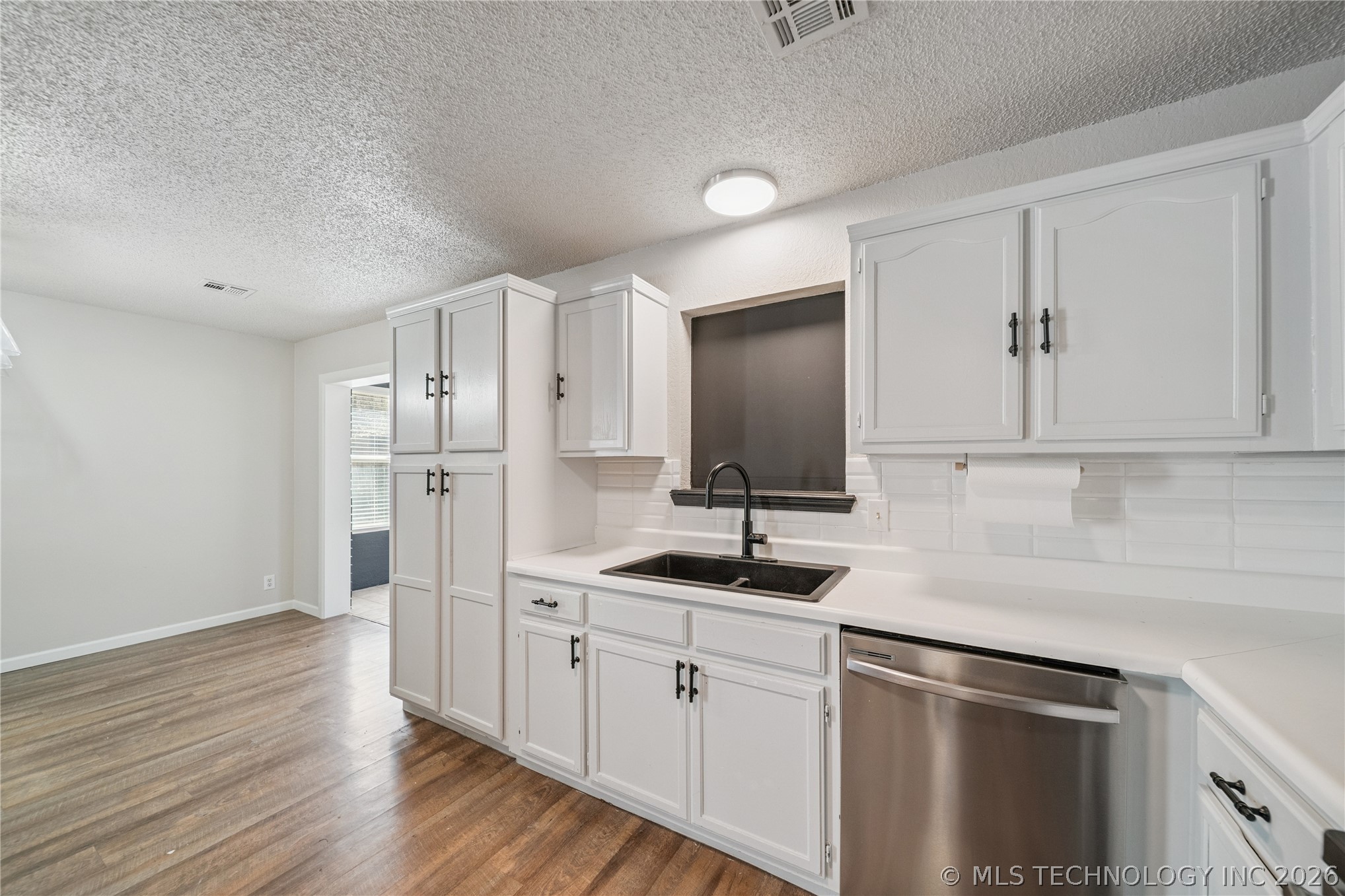 1490 Ash Hollow Street Property Photo 14