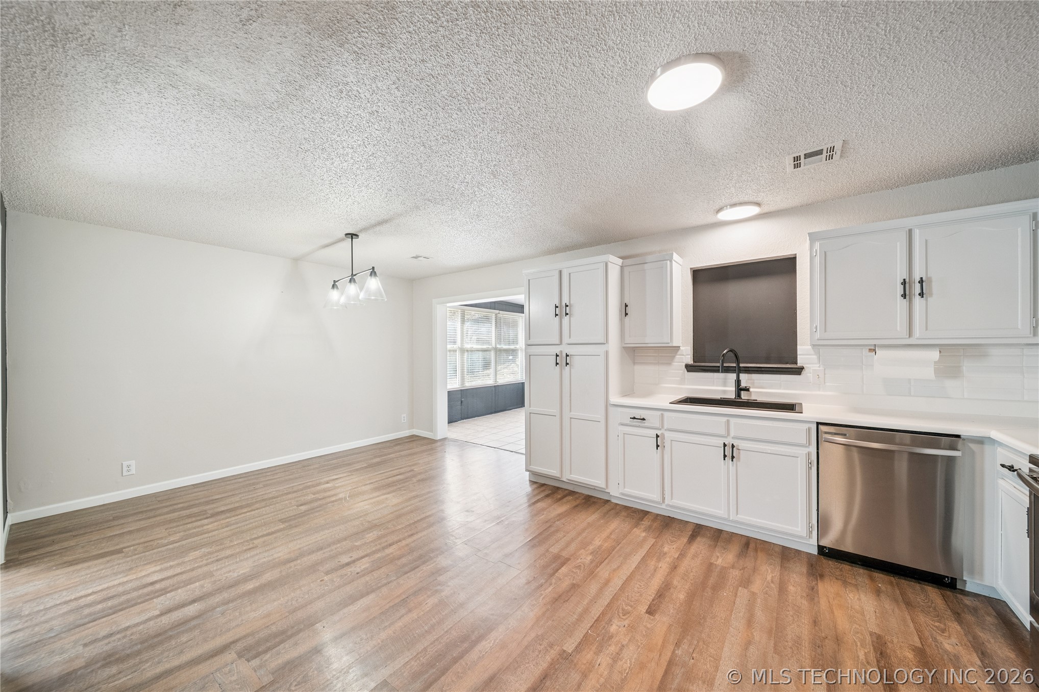 1490 Ash Hollow Street Property Photo 18