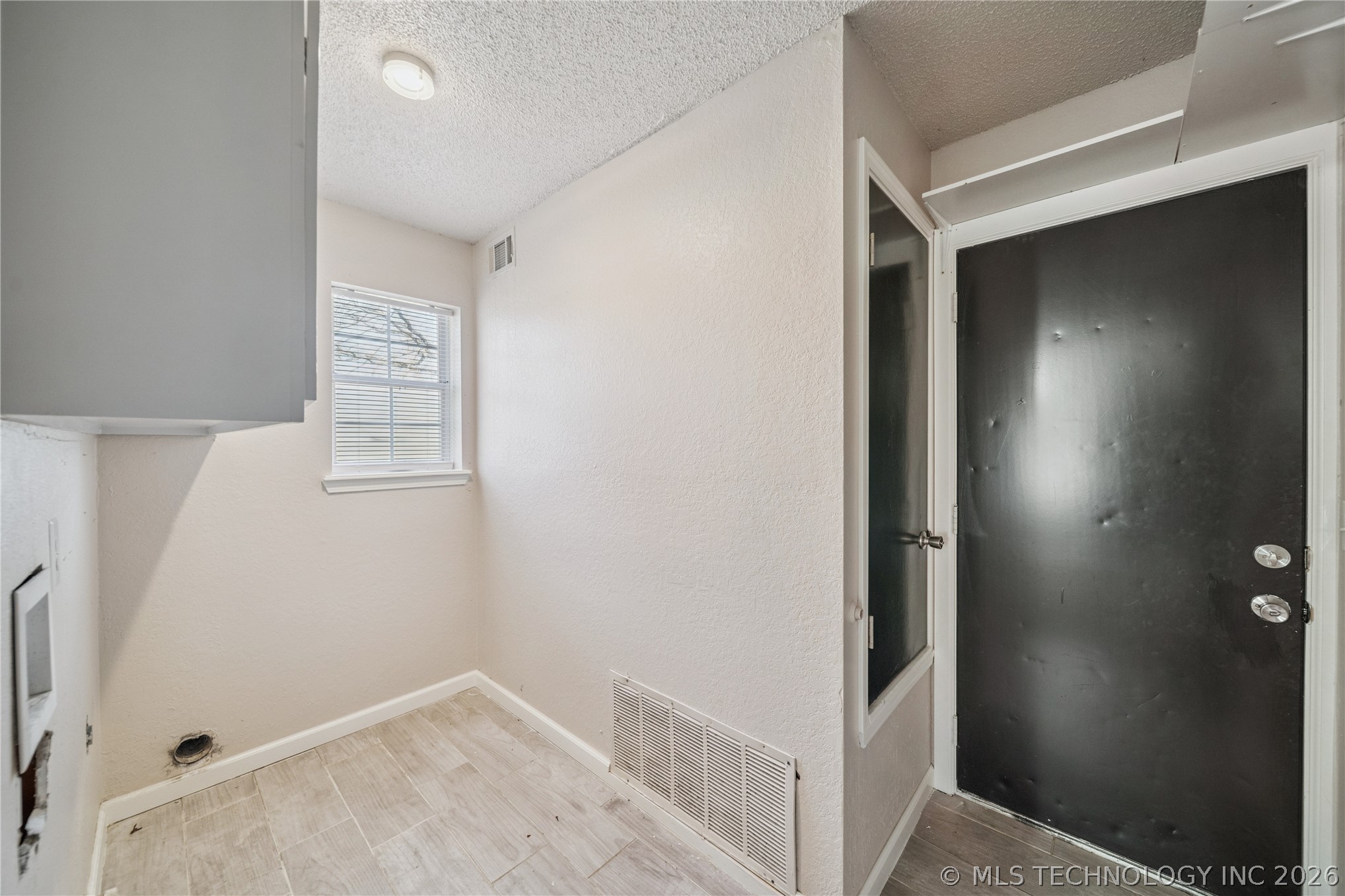 1490 Ash Hollow Street Property Photo 33