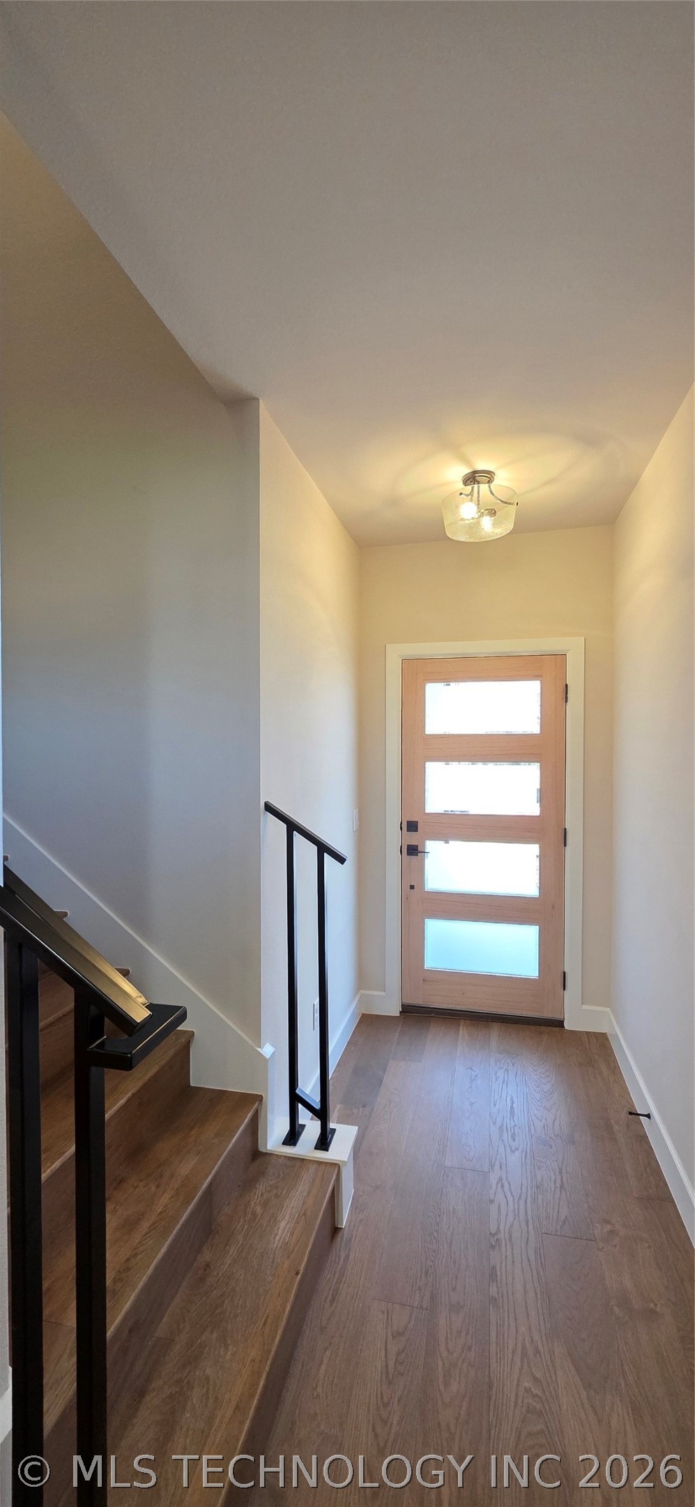 1014 E Delmar Place Property Photo 3