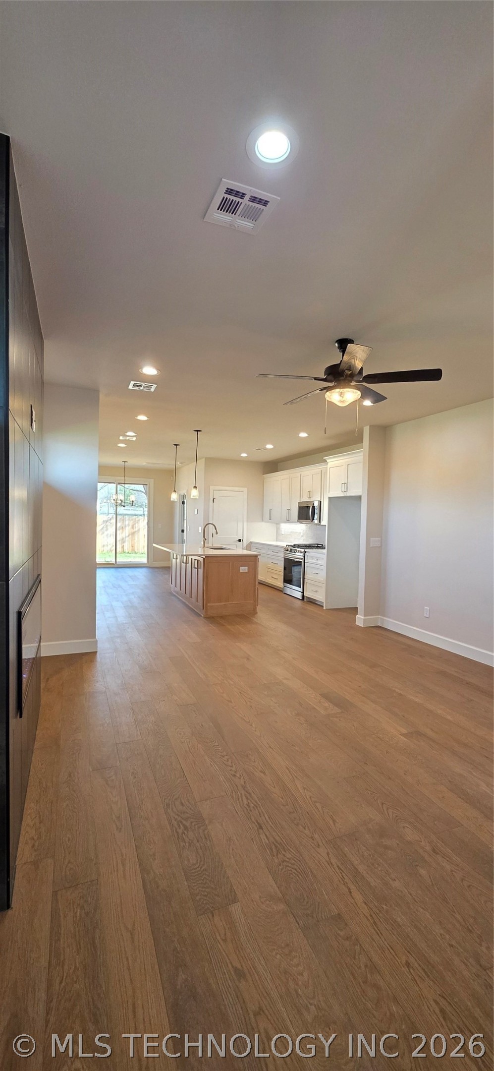 1014 E Delmar Place Property Photo 4