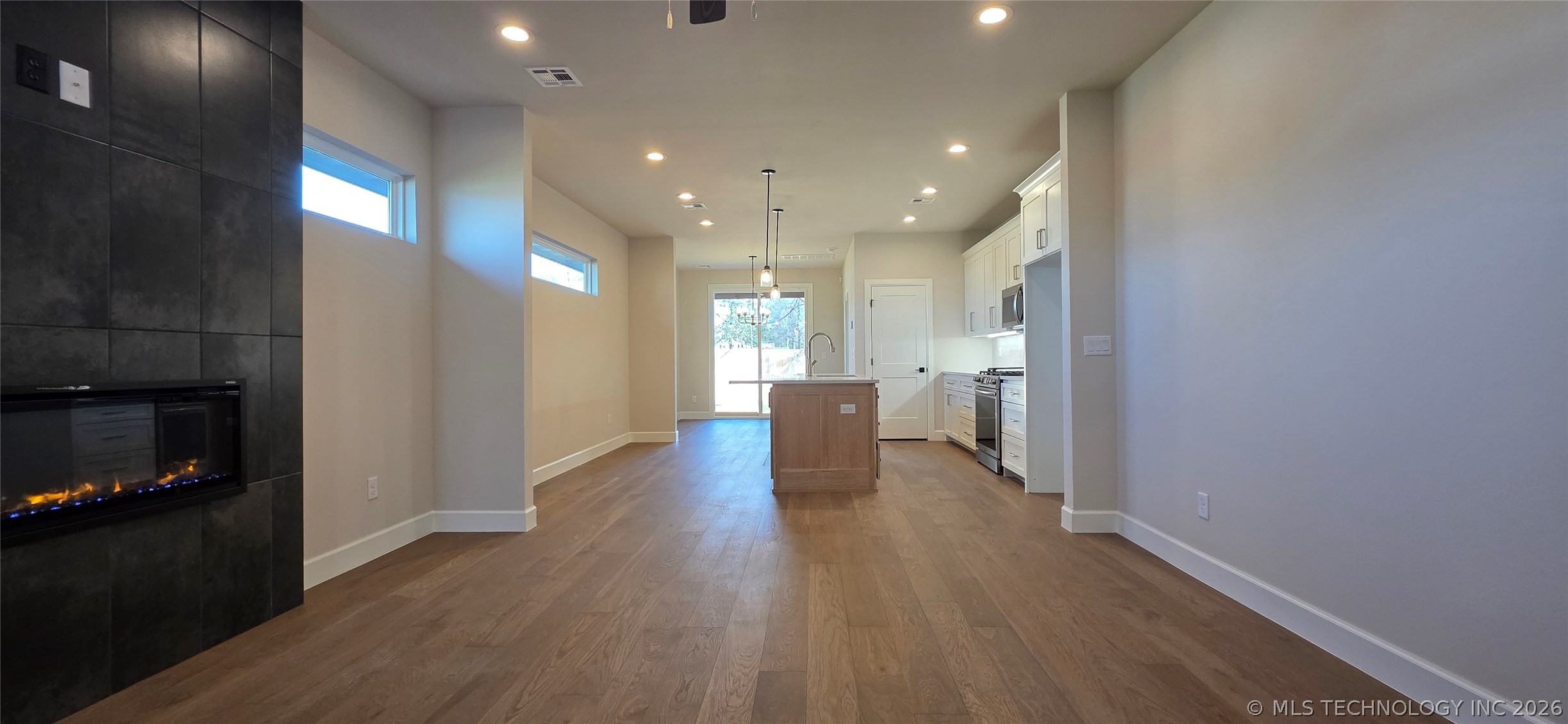 1014 E Delmar Place Property Photo 6