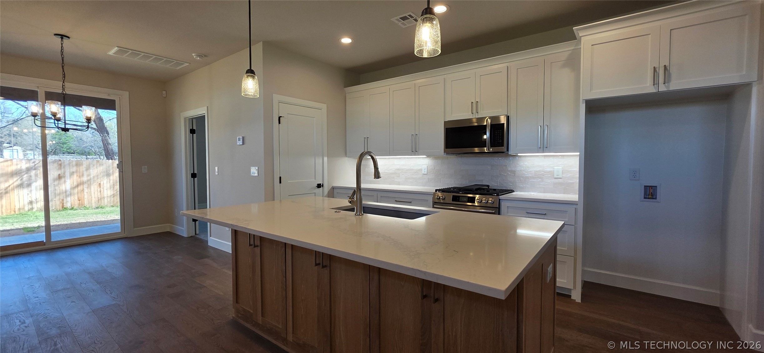 1014 E Delmar Place Property Photo 11