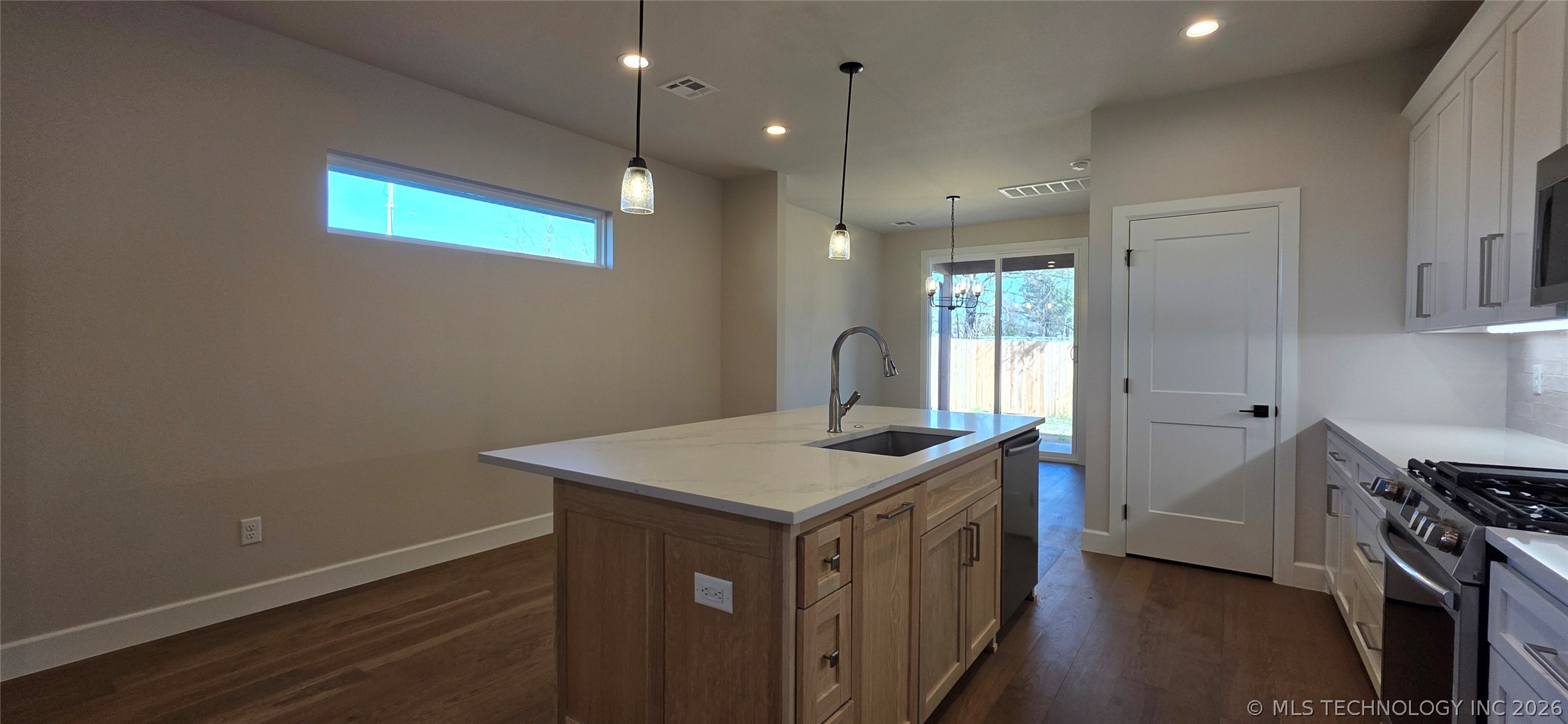 1014 E Delmar Place Property Photo 12