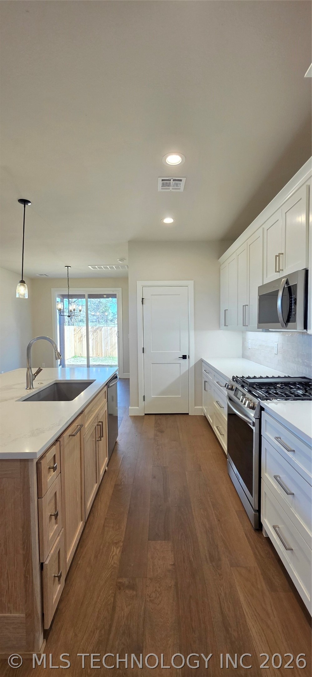 1014 E Delmar Place Property Photo 13