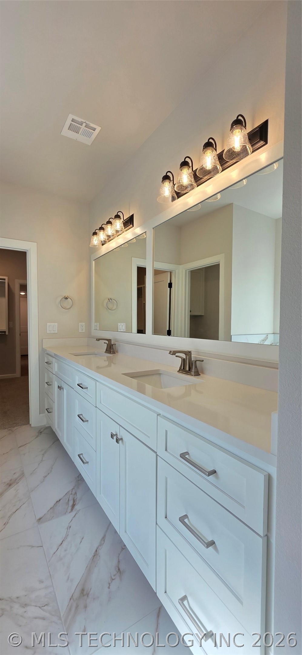 1014 E Delmar Place Property Photo 23