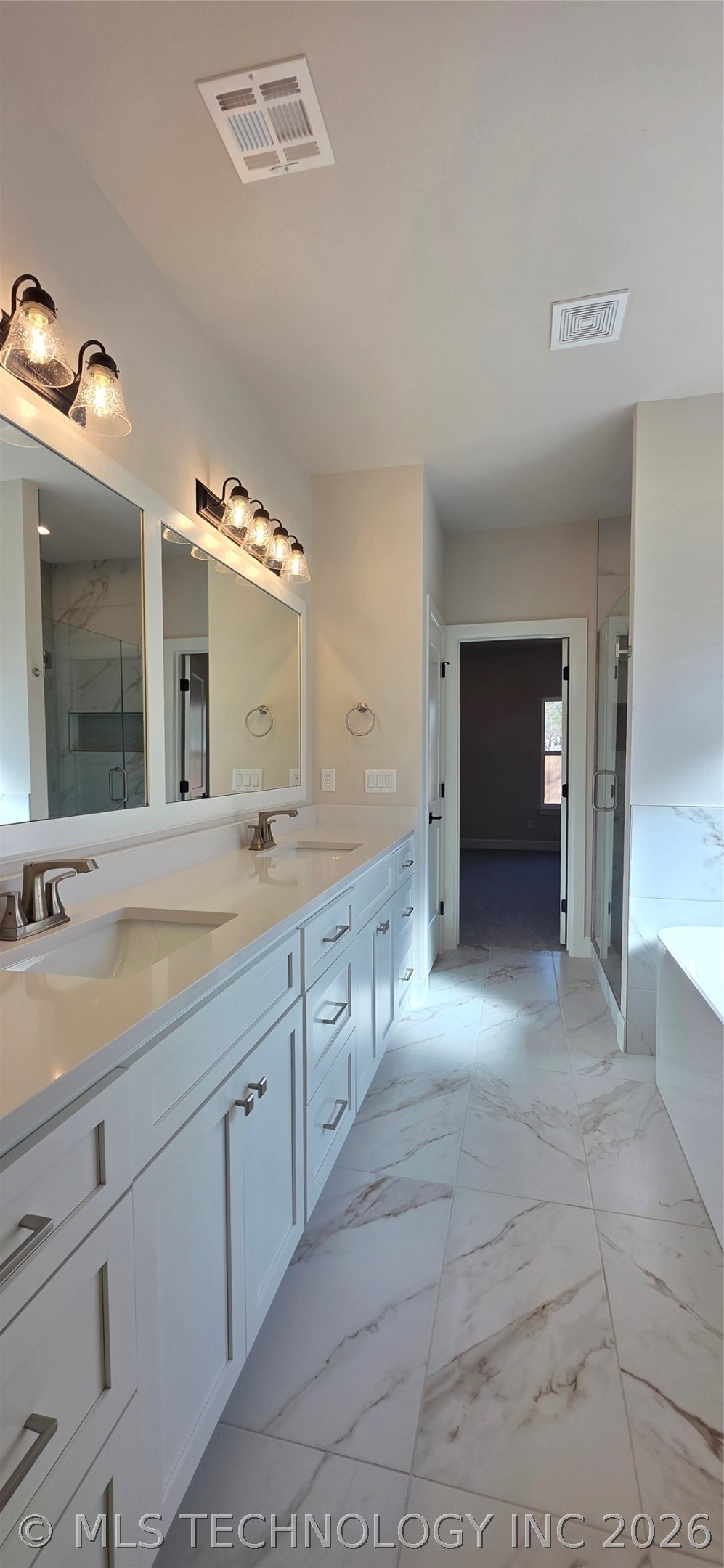 1014 E Delmar Place Property Photo 24