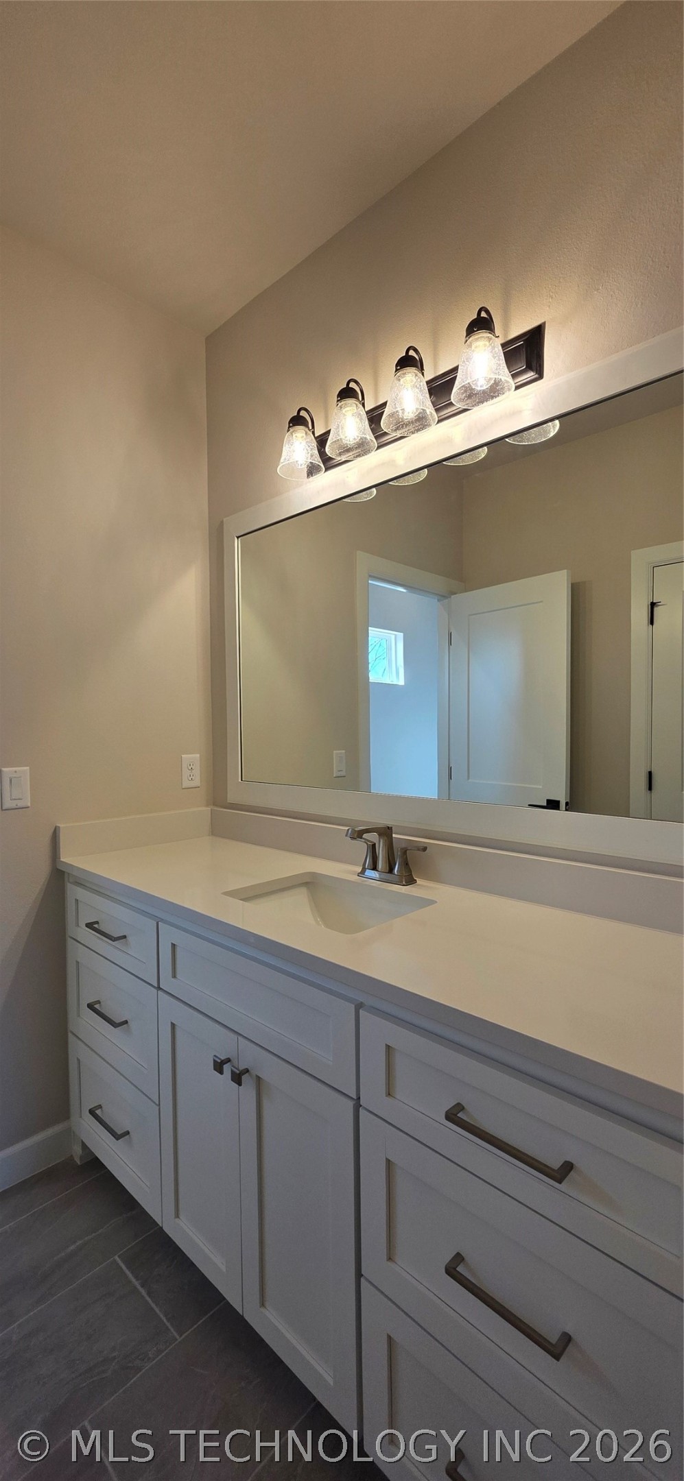 1014 E Delmar Place Property Photo 41