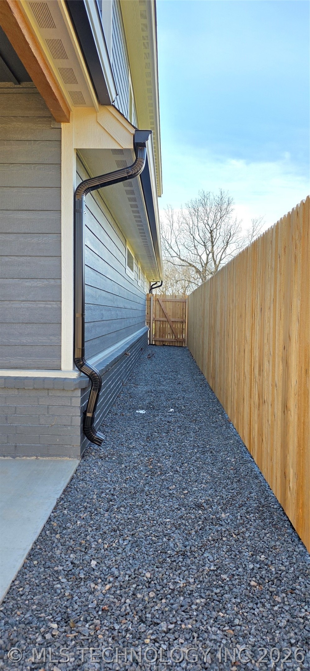 1014 E Delmar Place Property Photo 53