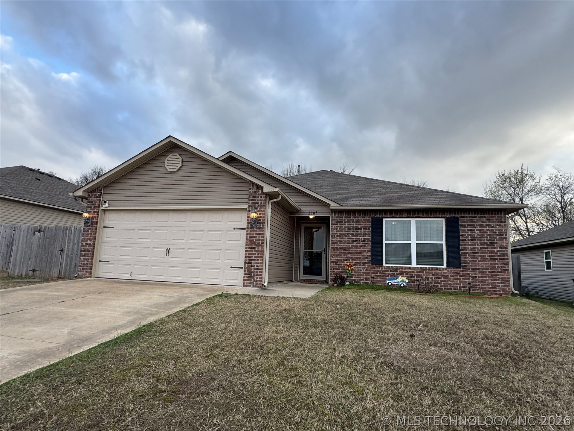 2805 E Quincy Street Property Photo 2