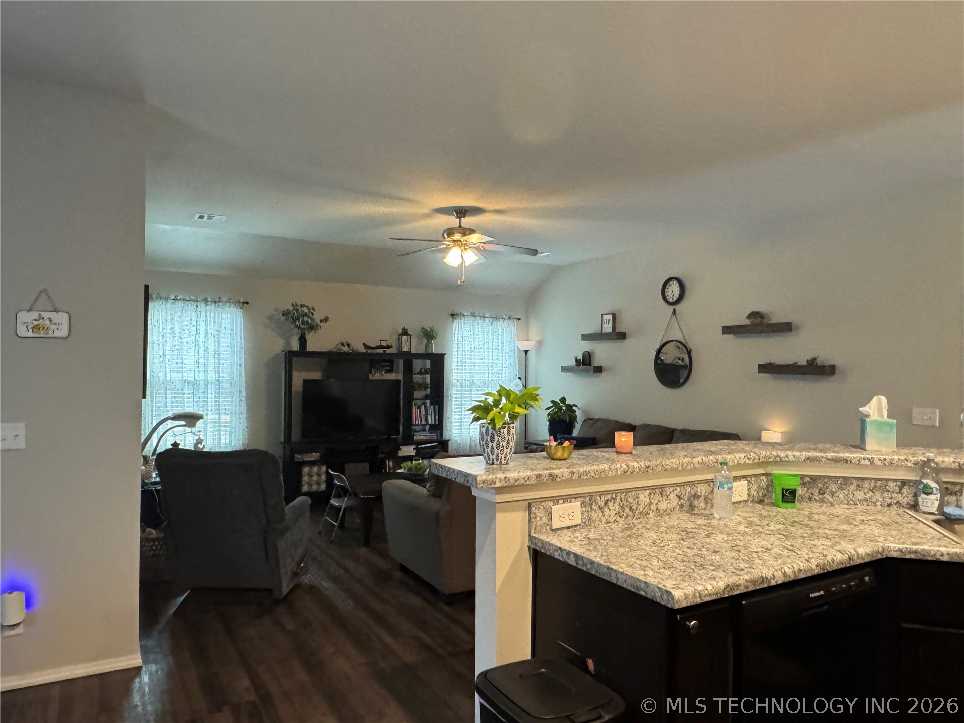 2805 E Quincy Street Property Photo 23