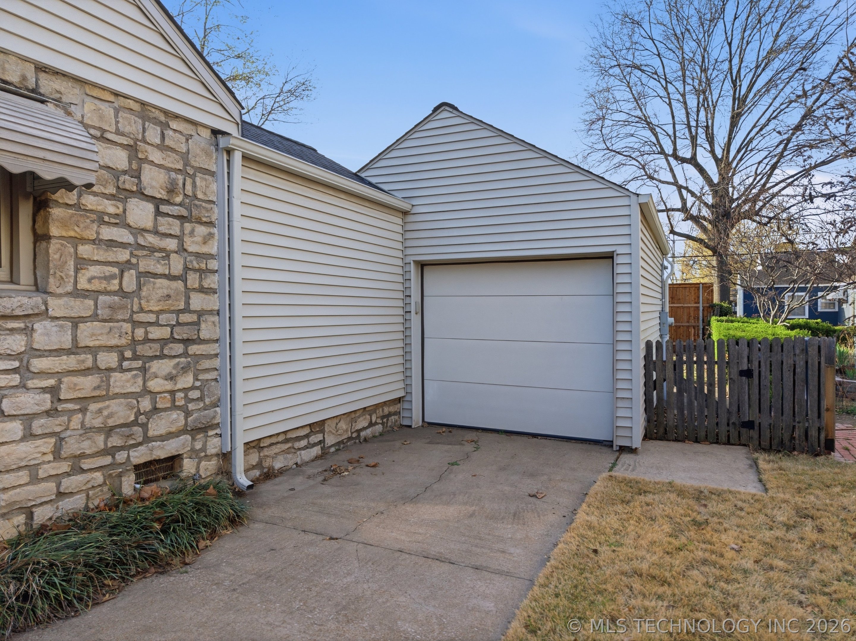 1242 E 31st Court Property Photo 4