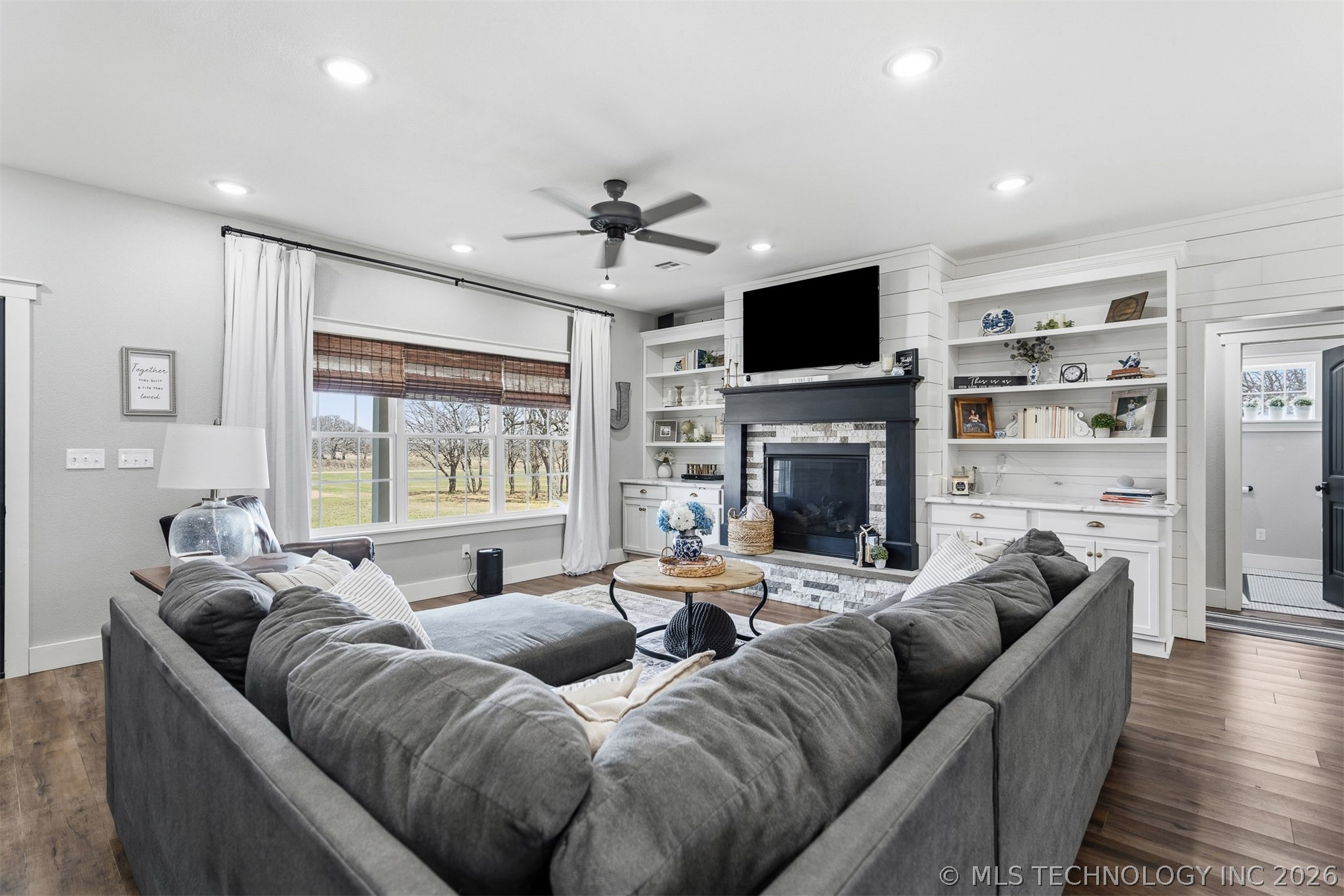 125 Enterprise Property Photo 5