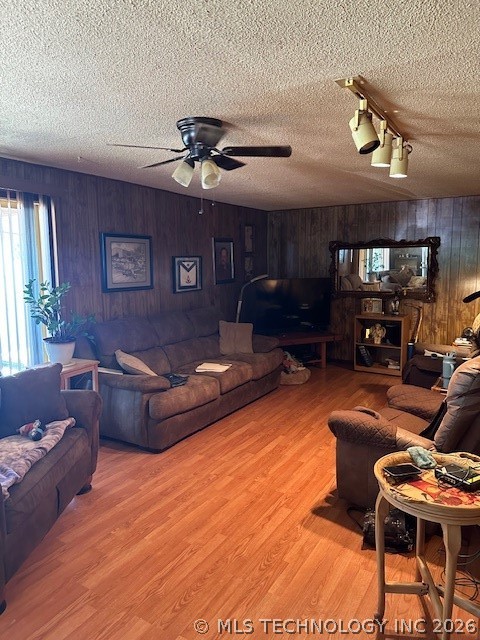 3923 E-z Street Property Photo 6