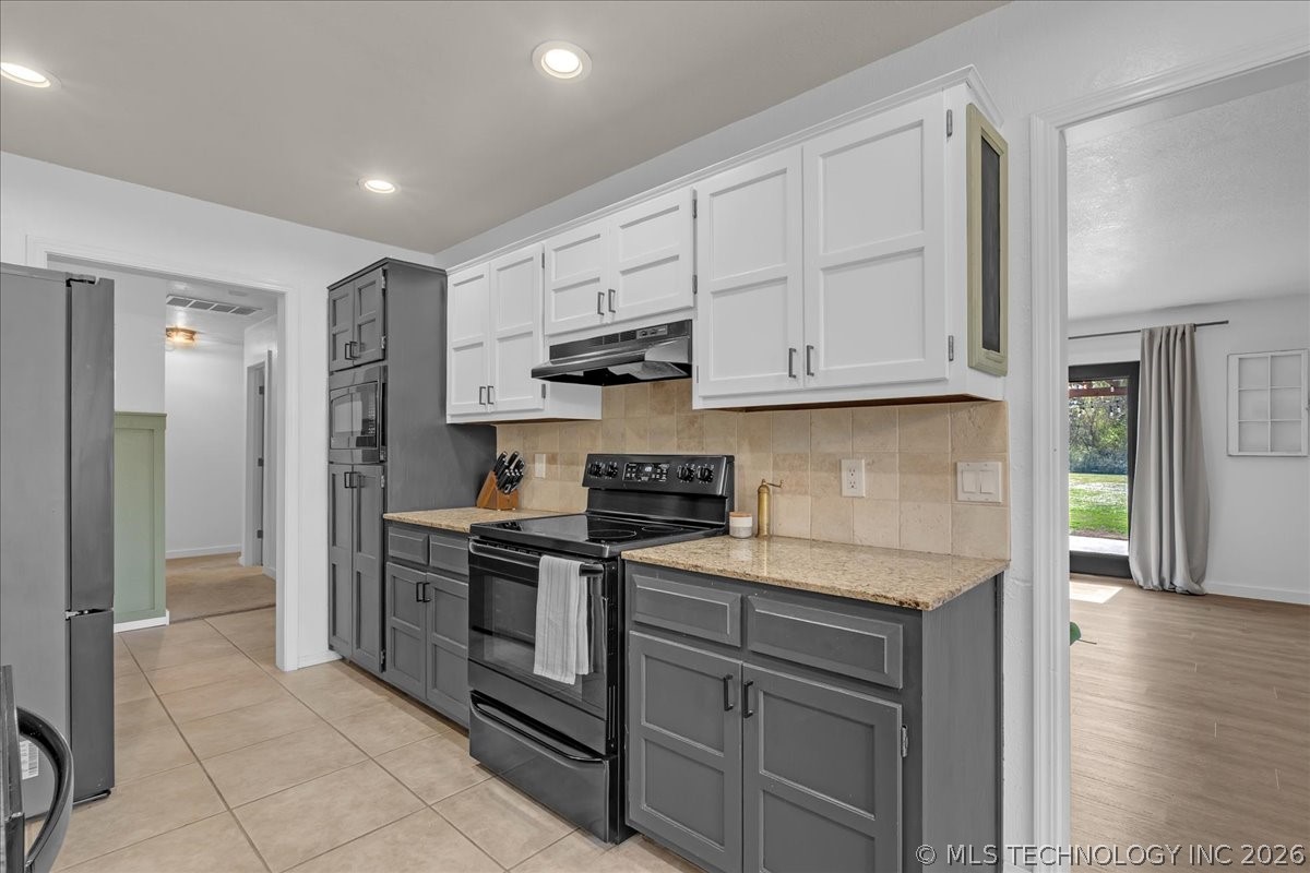 24920 Rosewood Drive Property Photo 14